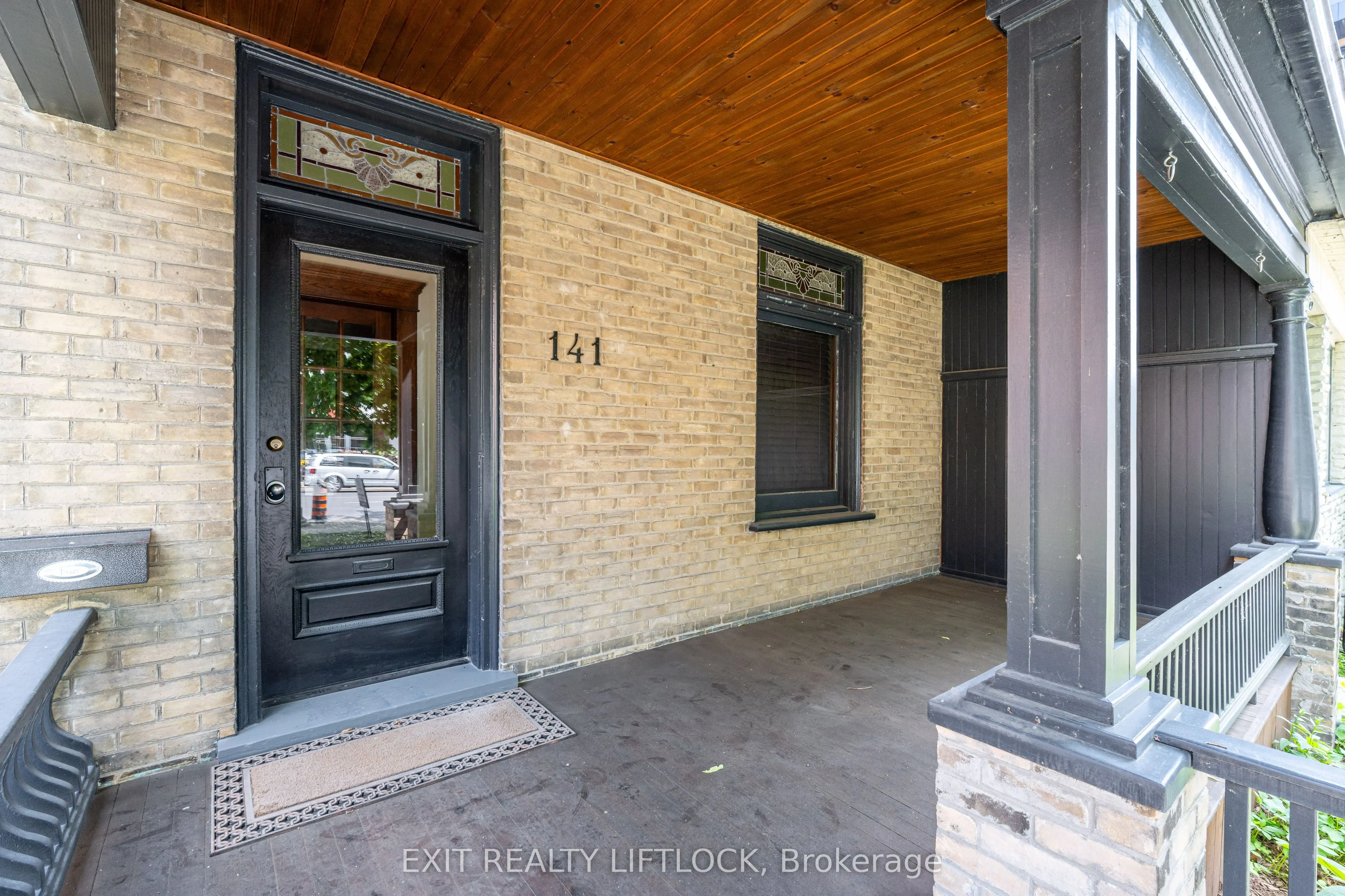 141 Hunter Street E