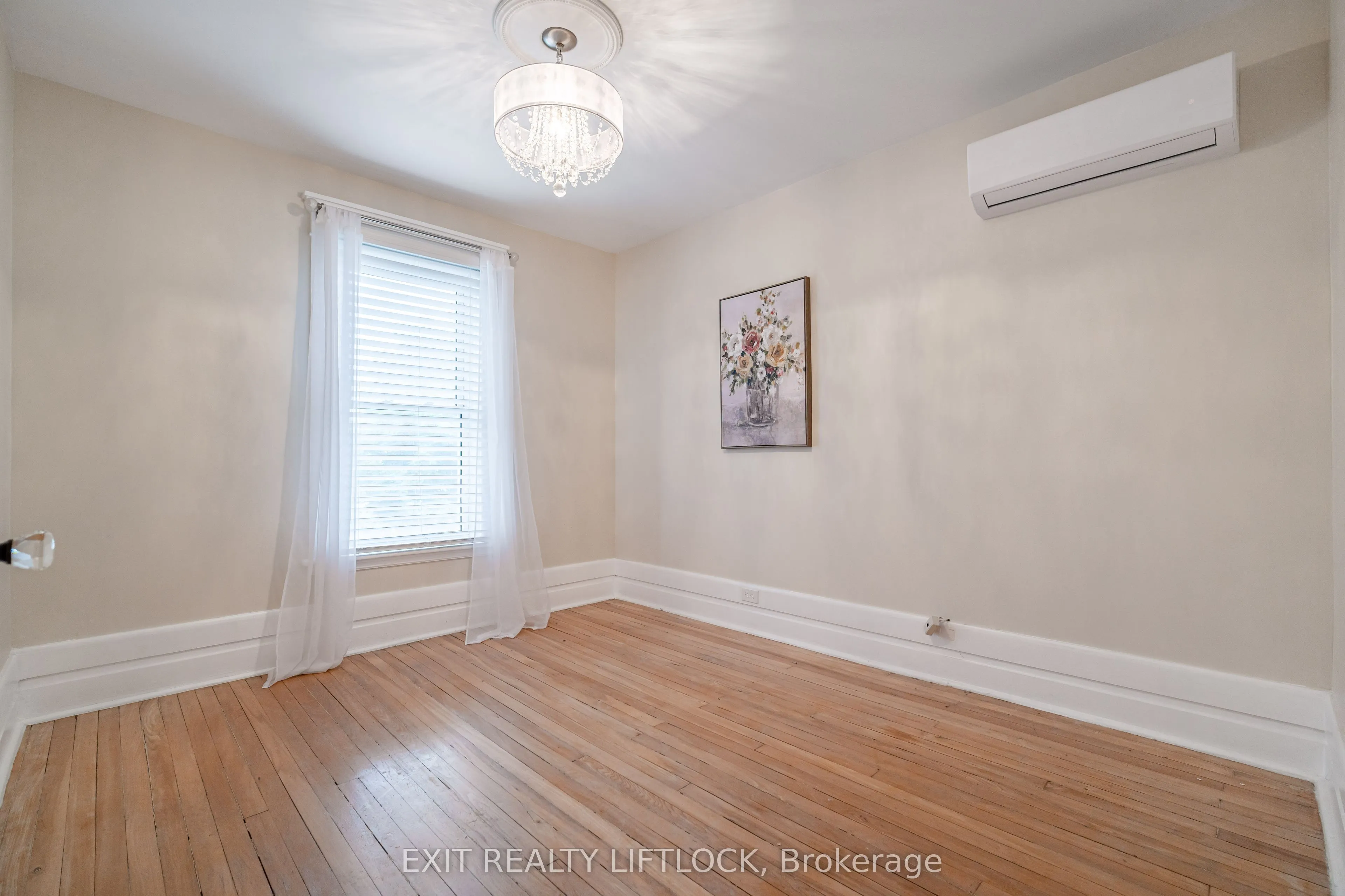 141 Hunter Street E