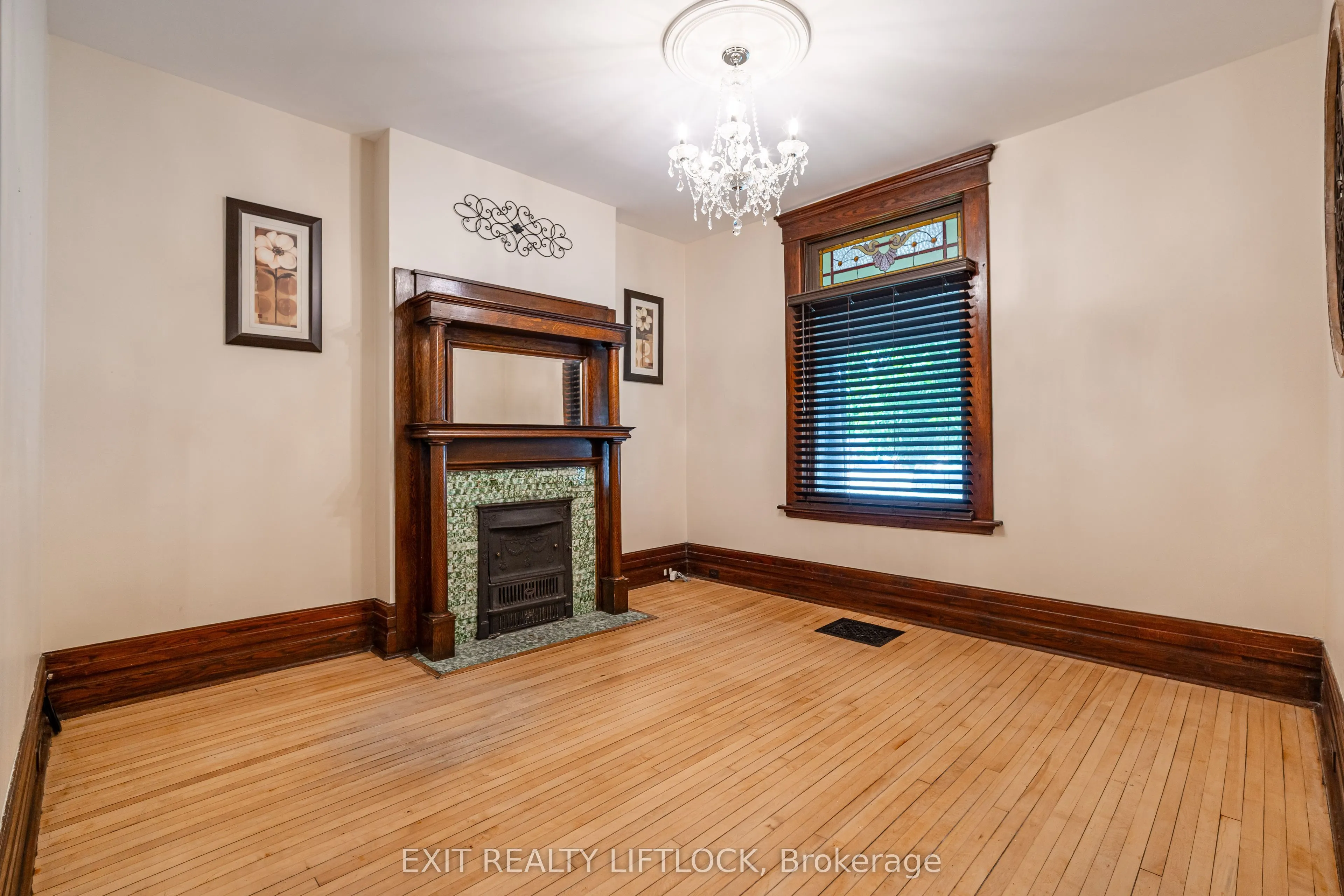 141 Hunter Street E