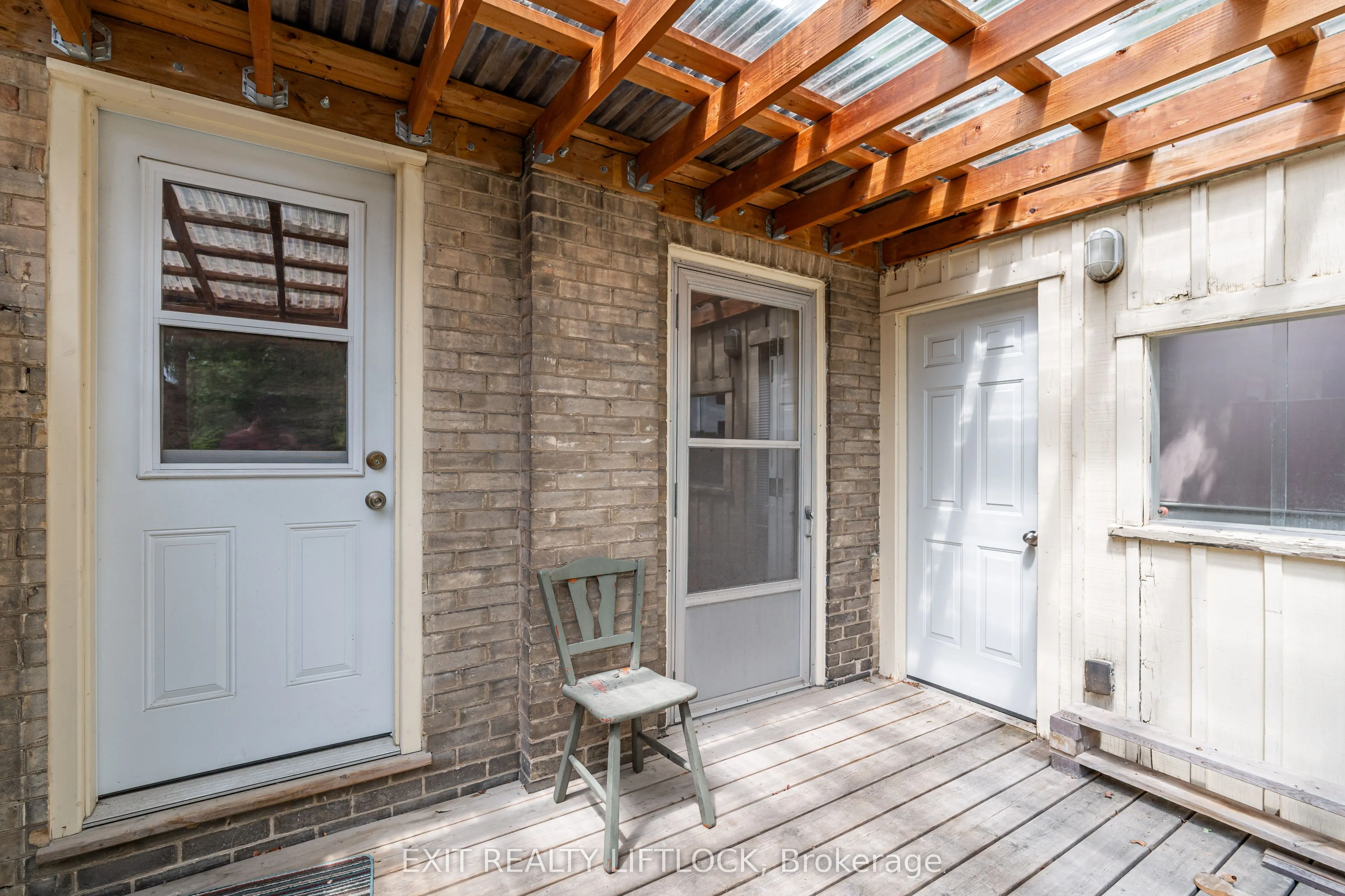 141 Hunter Street E