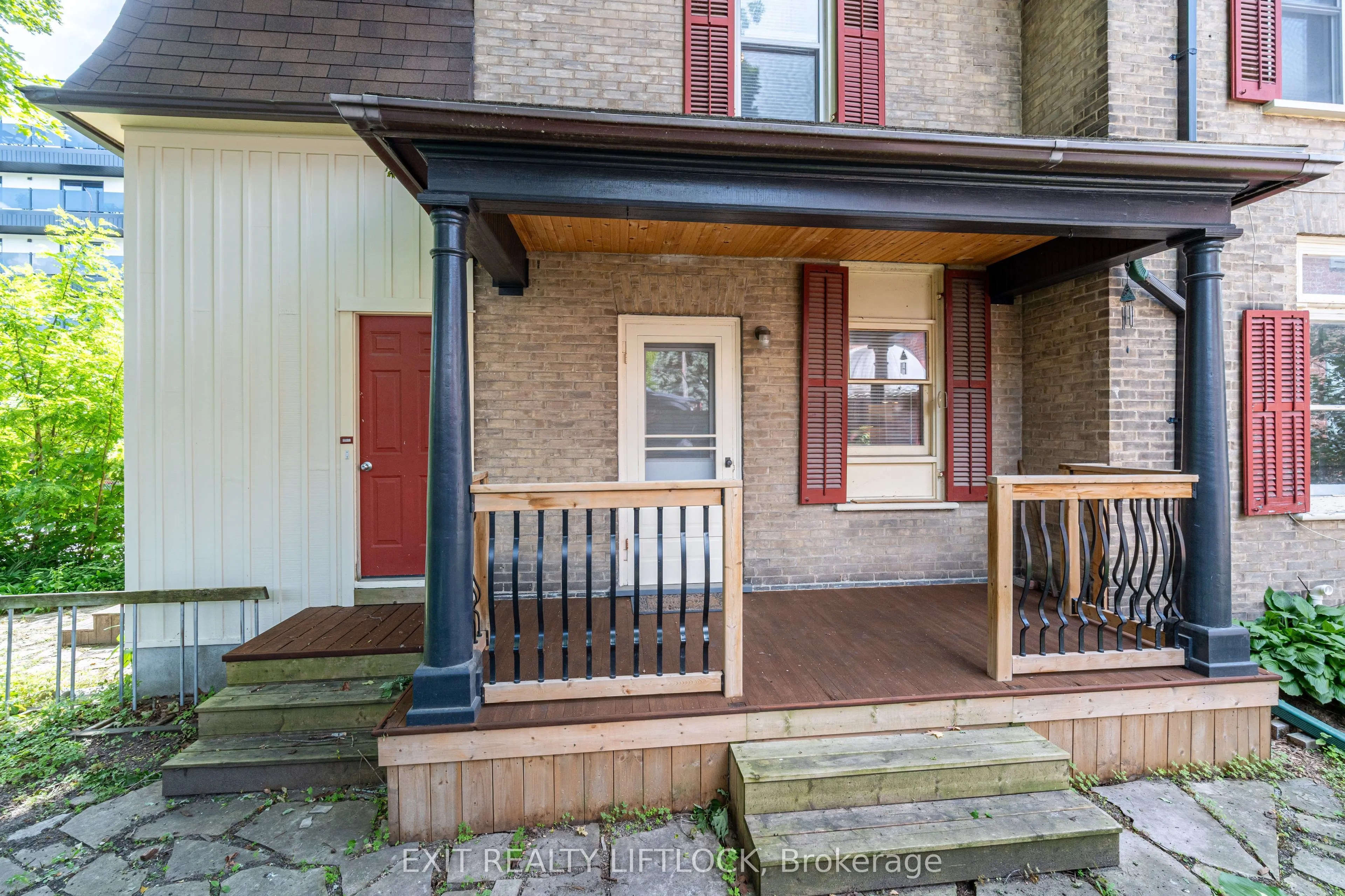 141 Hunter Street E