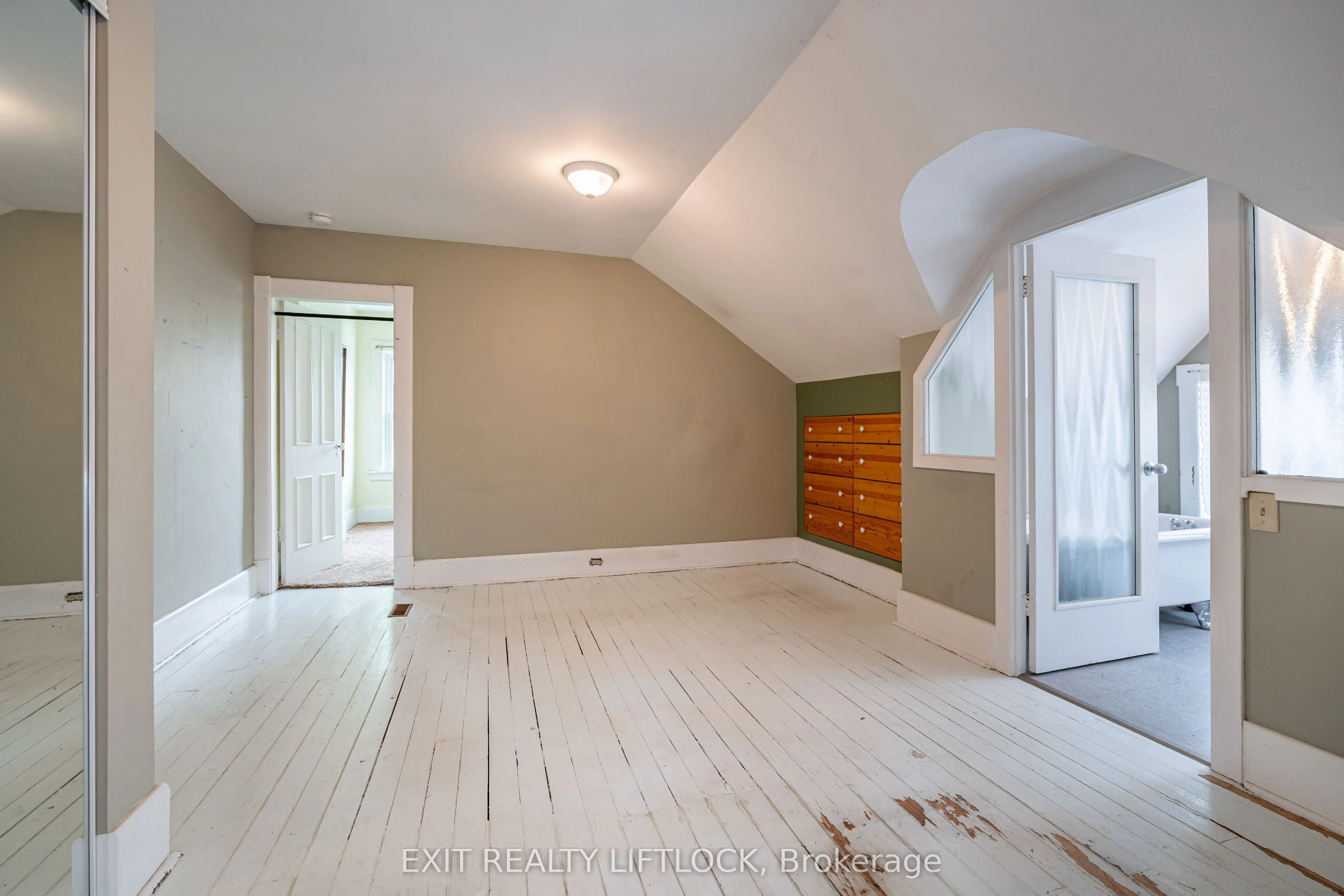 141 Hunter Street E