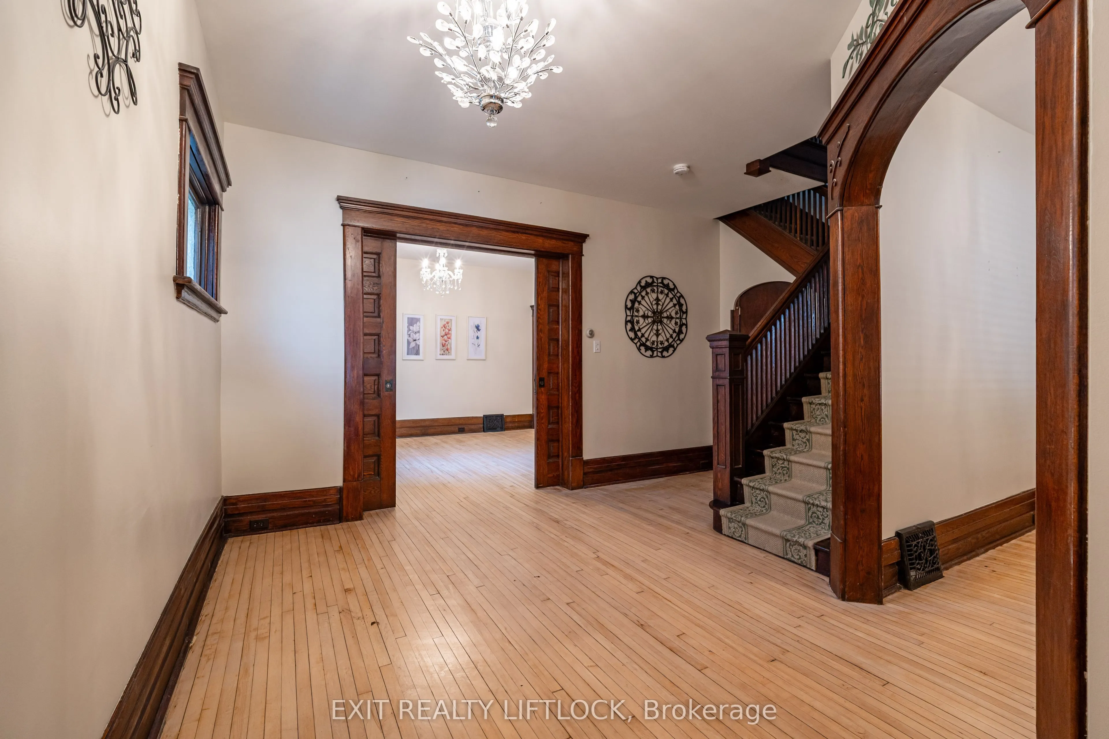 141 Hunter Street E