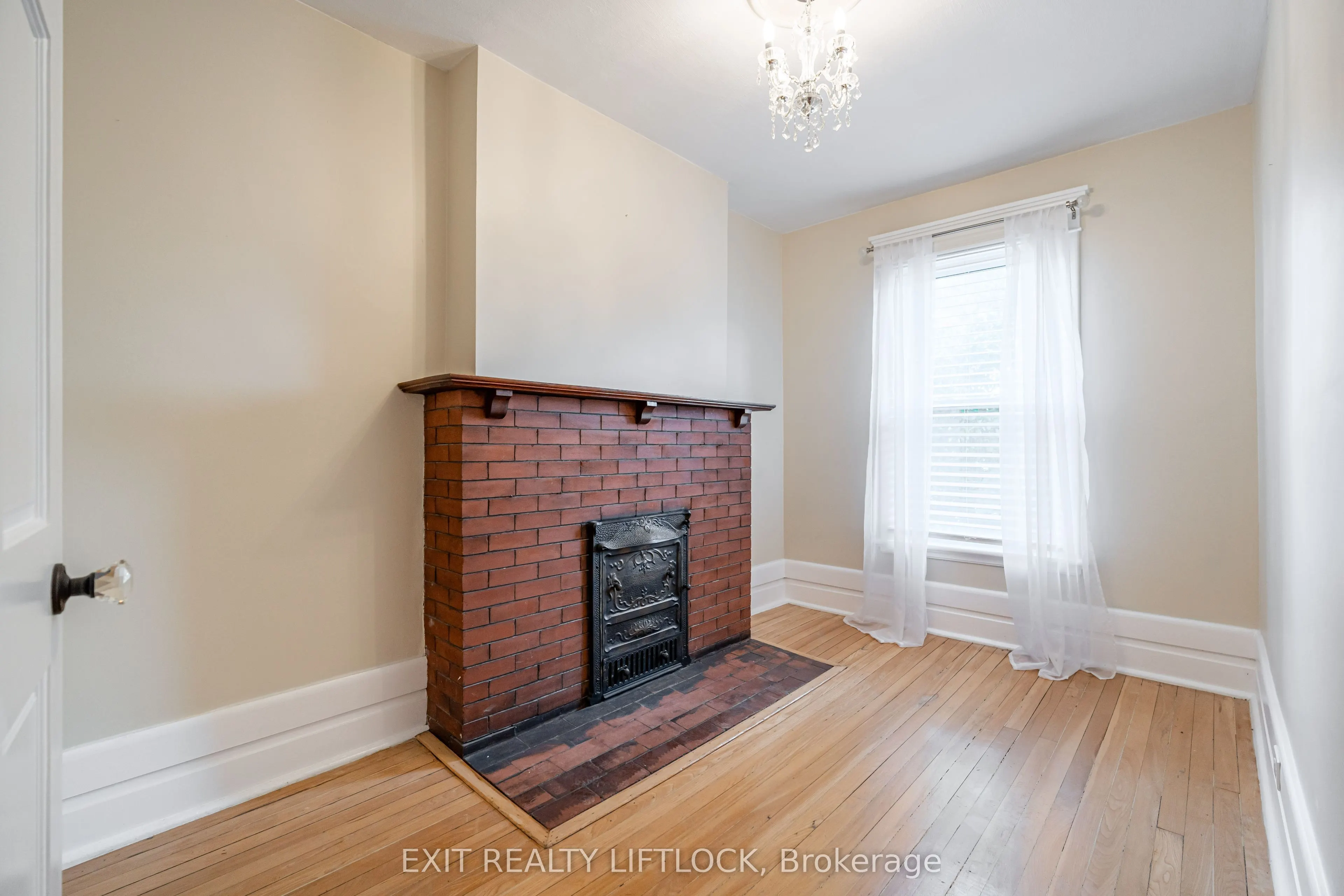 141 Hunter Street E