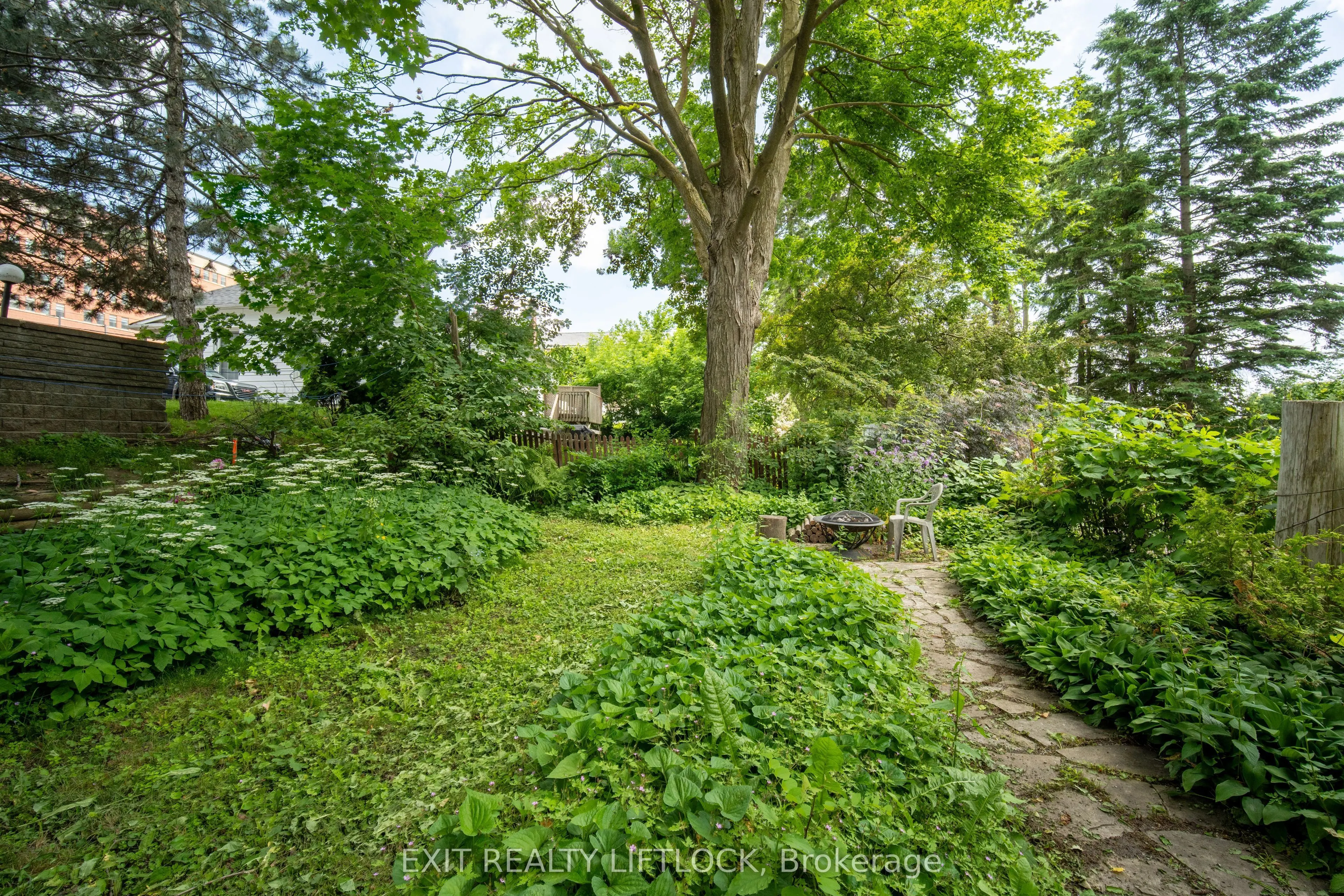 141 Hunter Street E