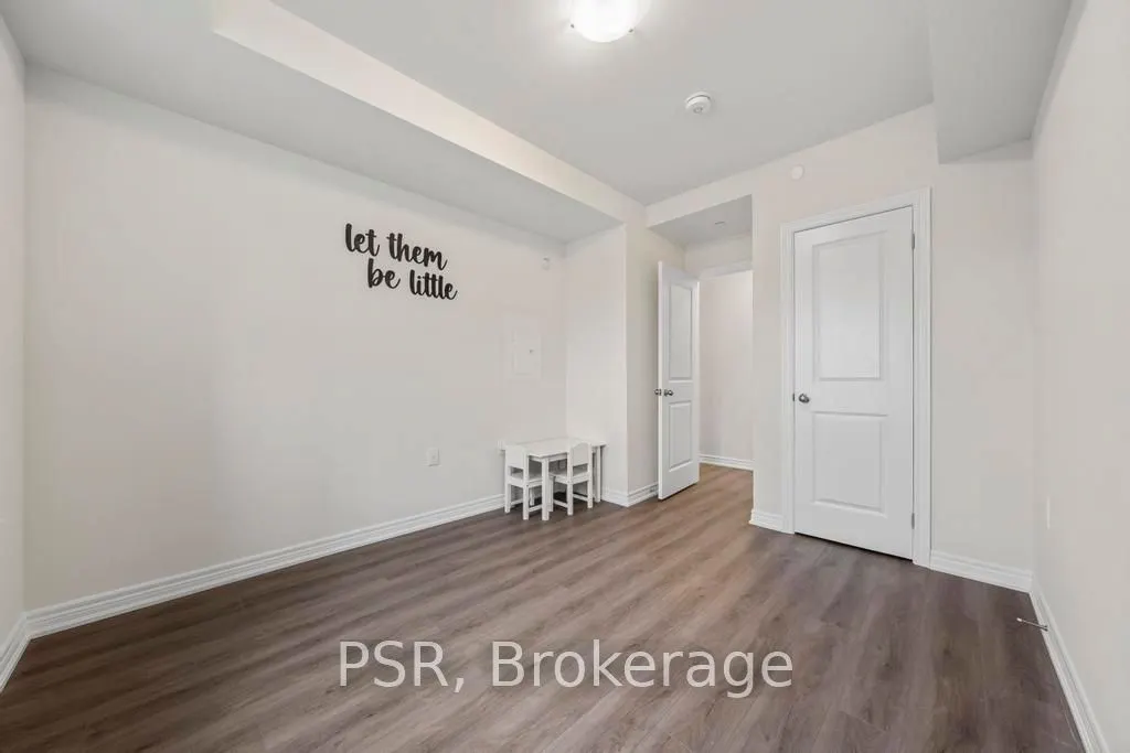 2750 King Street E, #215
