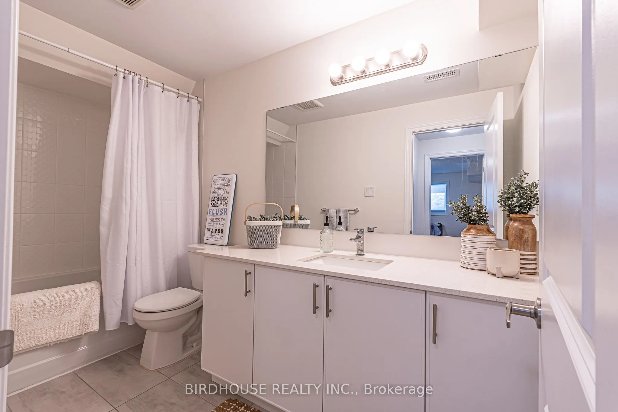 17 Lakewood Crescent, #7