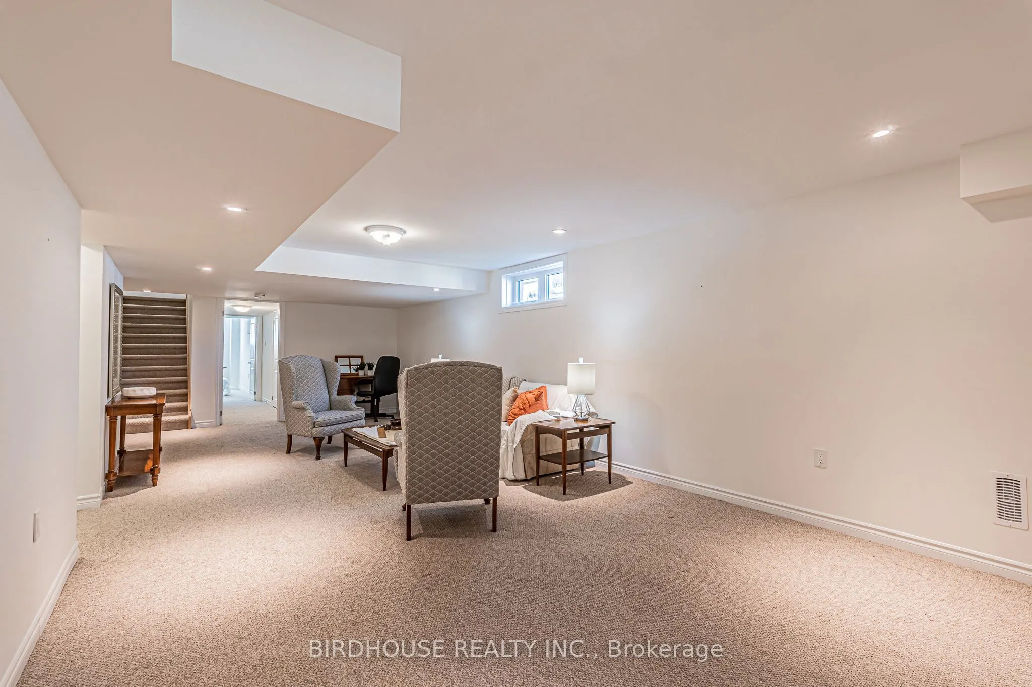 17 Lakewood Crescent, #7