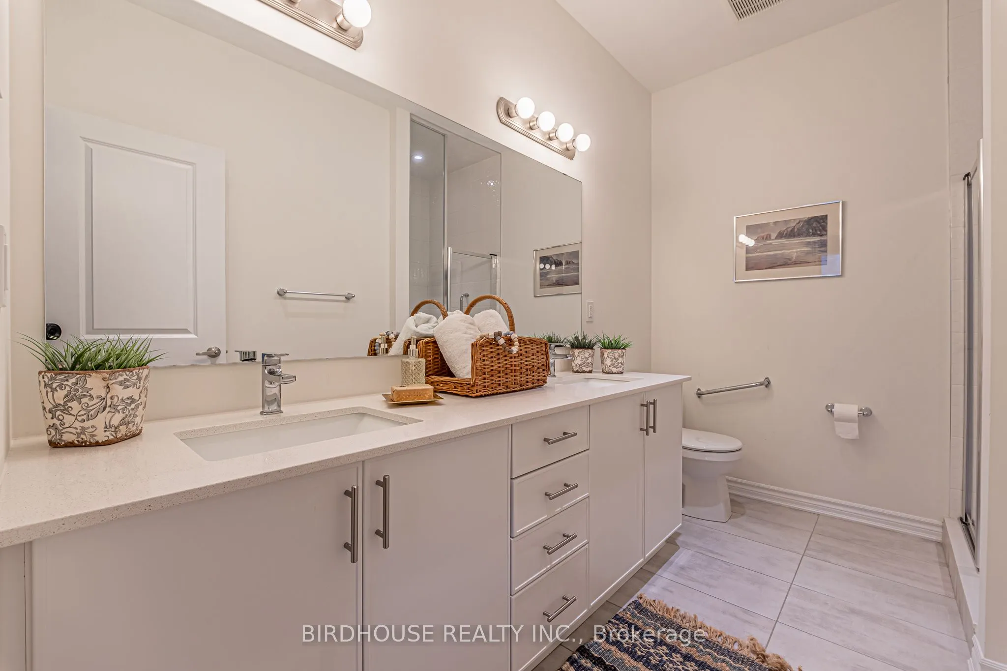 17 Lakewood Crescent, #7