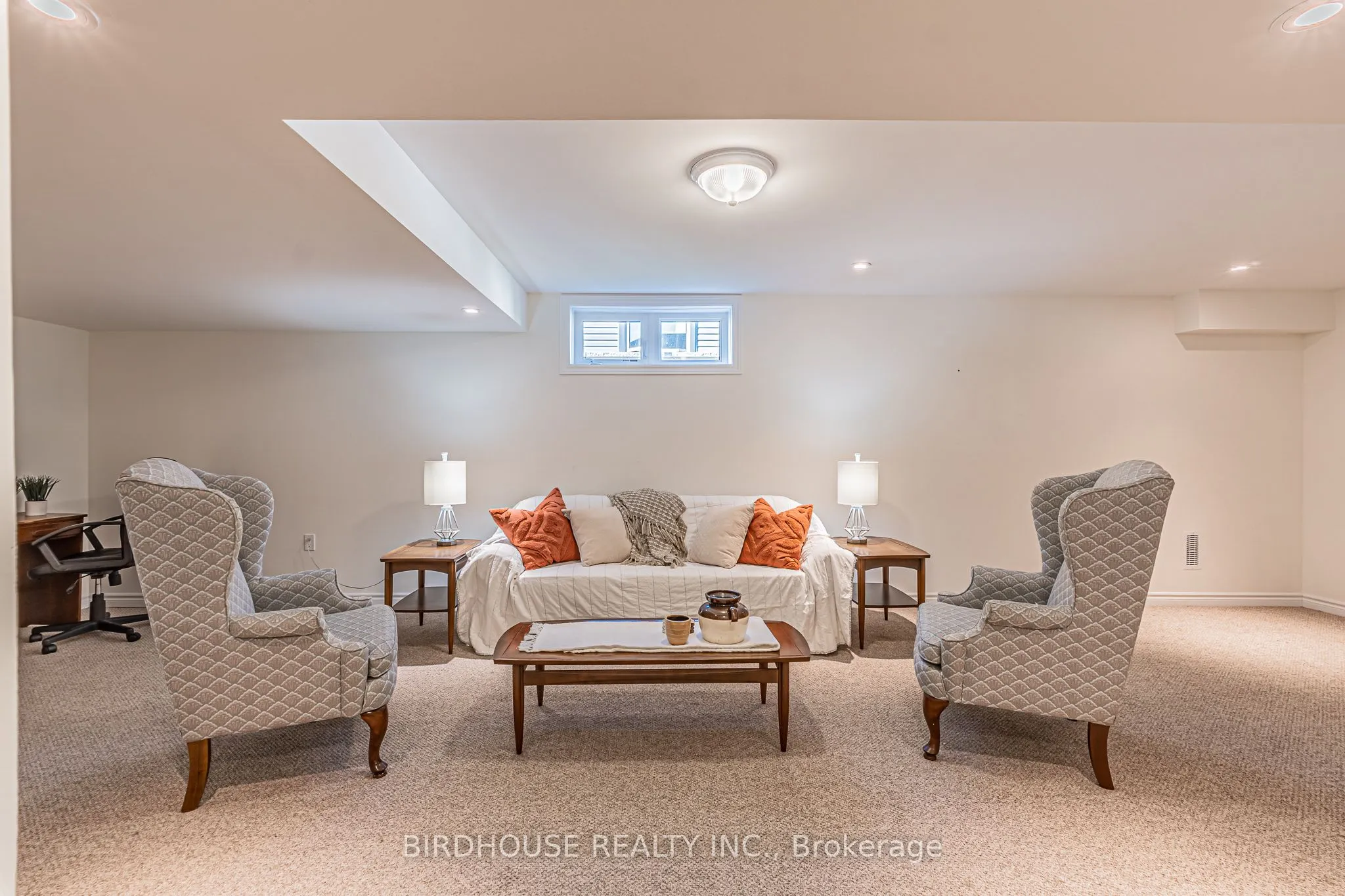 17 Lakewood Crescent, #7