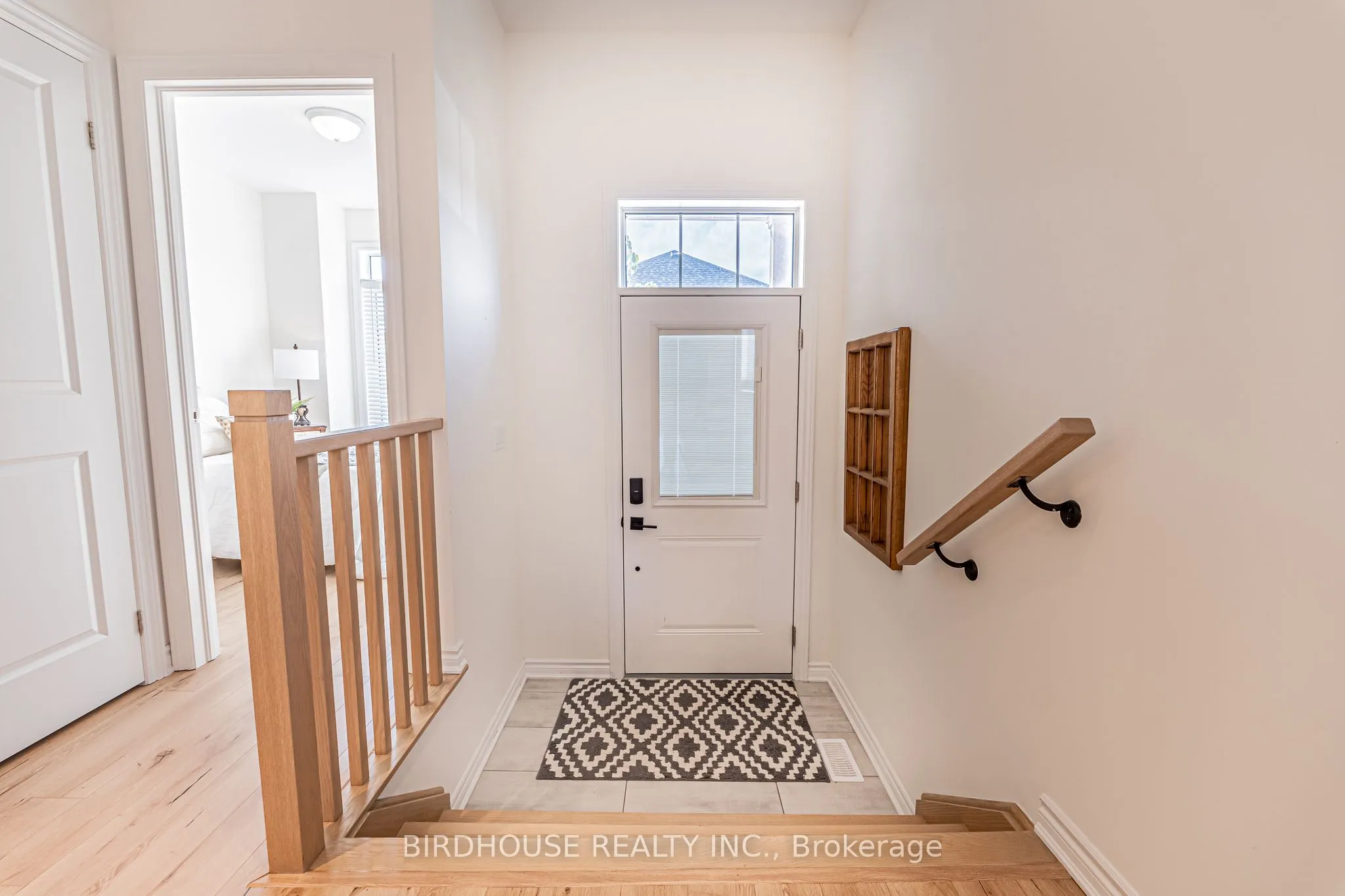 17 Lakewood Crescent, #7