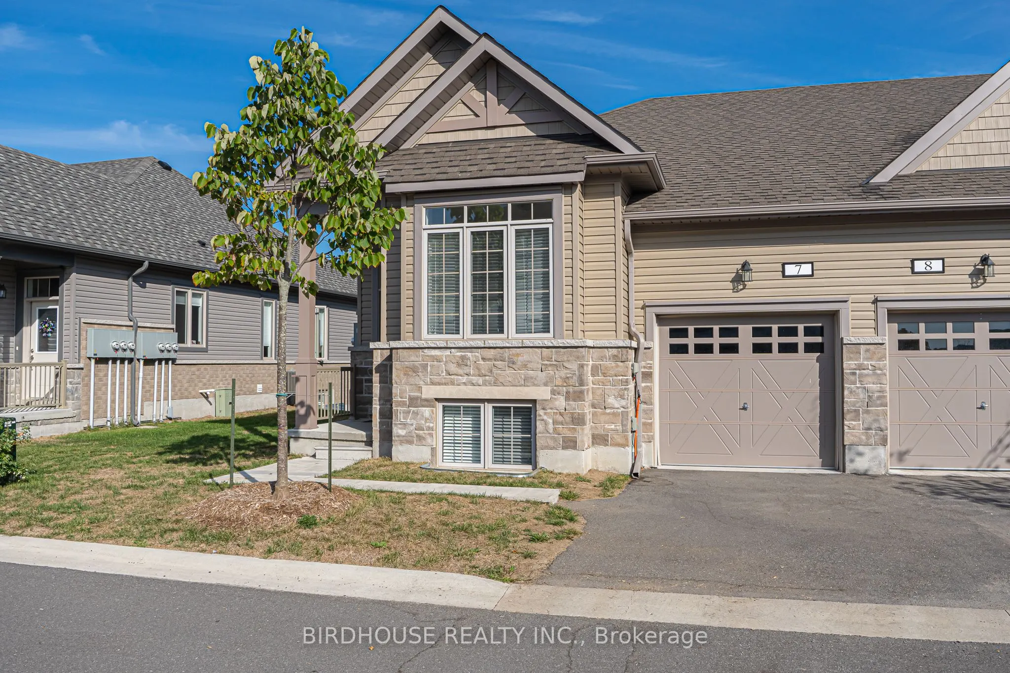 17 Lakewood Crescent, #7