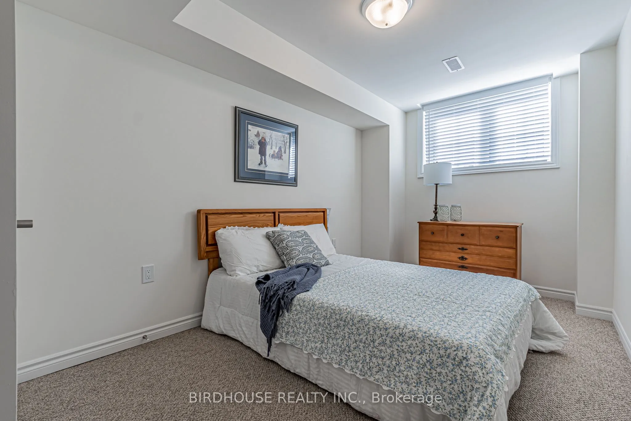 17 Lakewood Crescent, #7