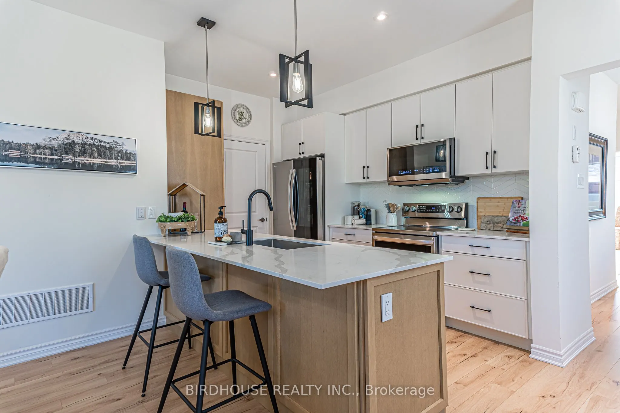 17 Lakewood Crescent, #7