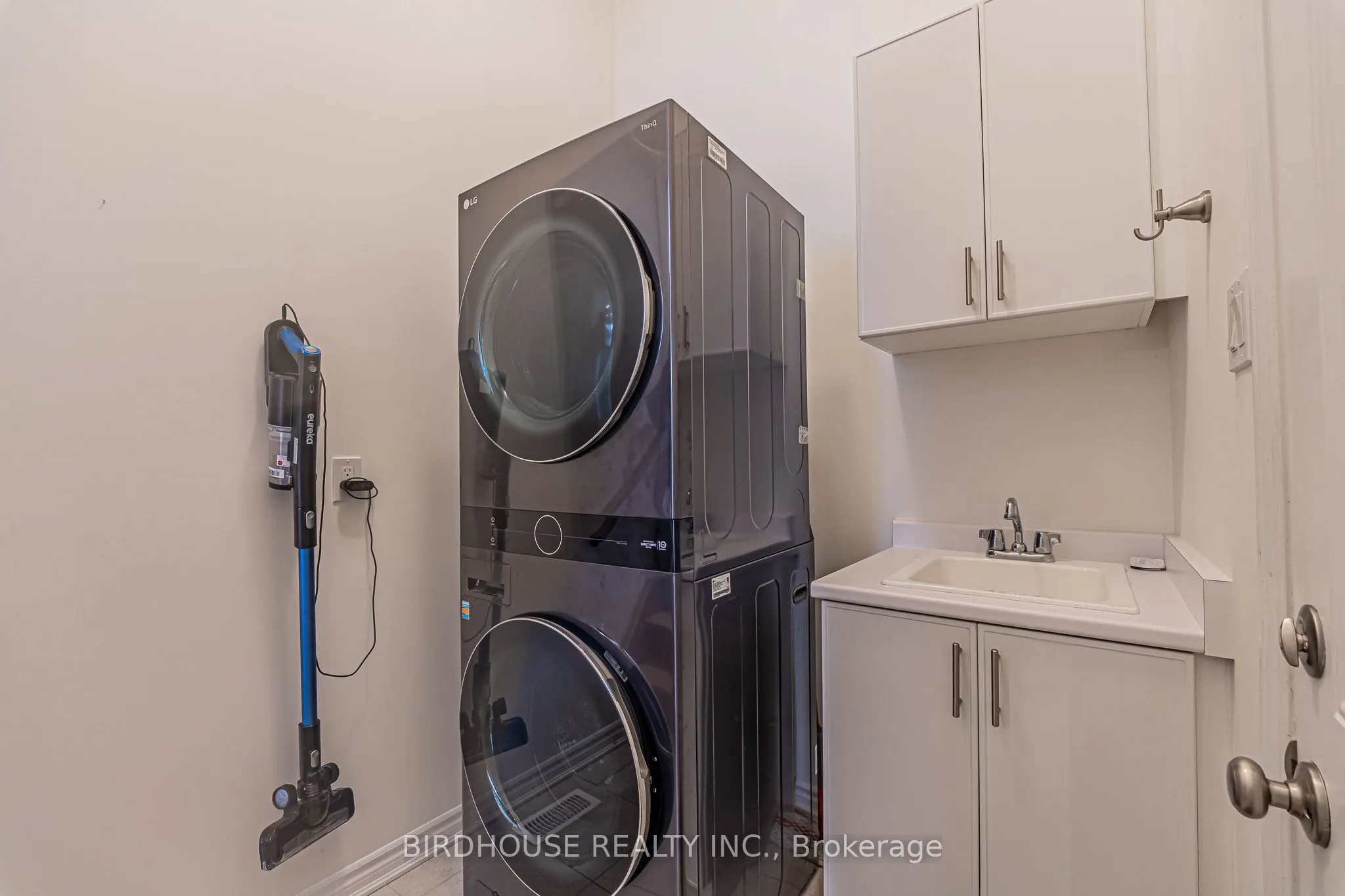 17 Lakewood Crescent, #7