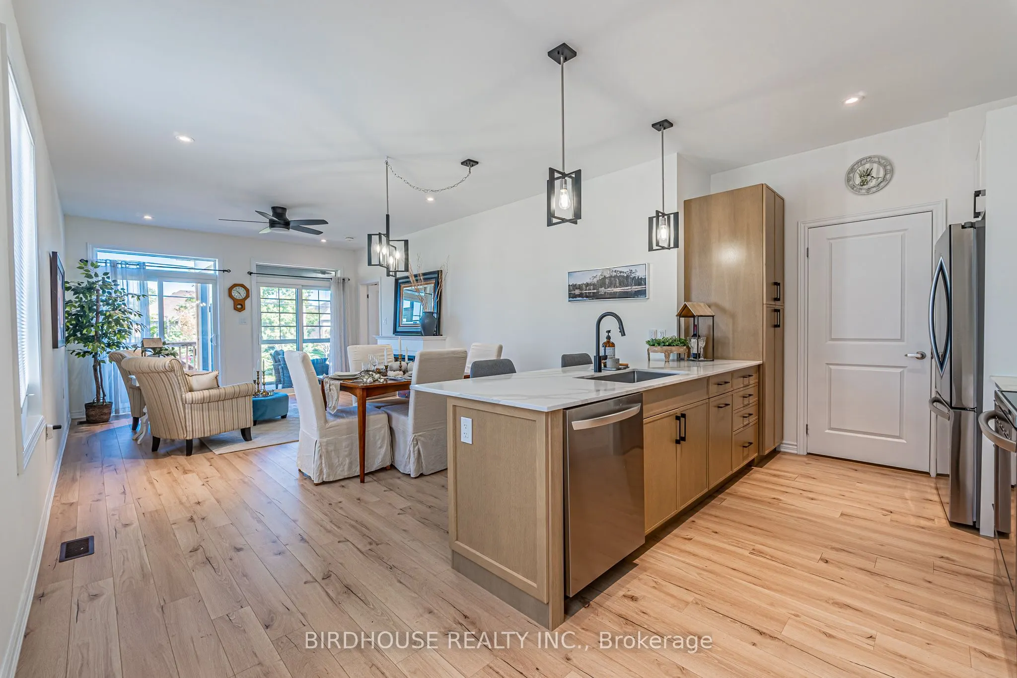 17 Lakewood Crescent, #7