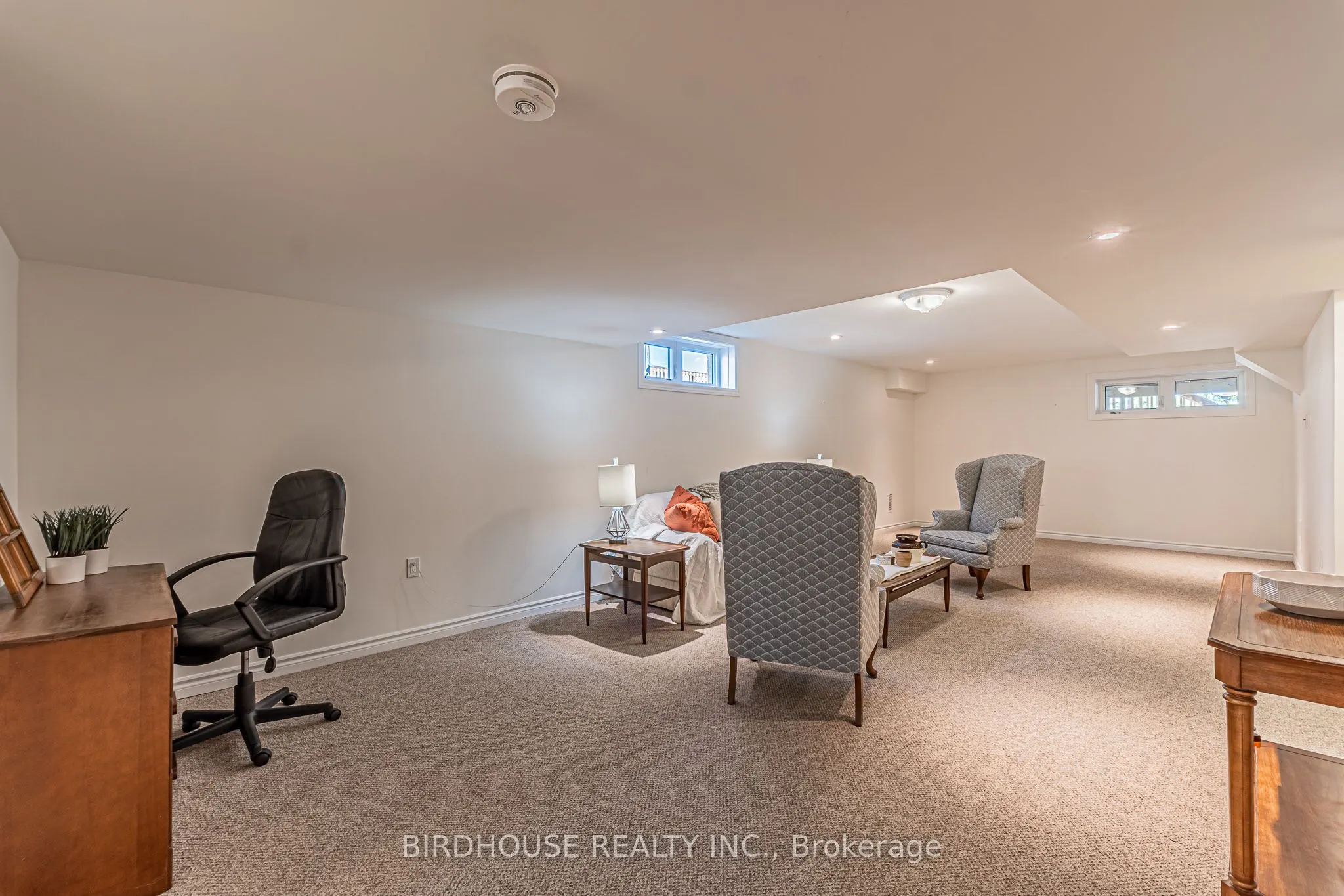 17 Lakewood Crescent, #7