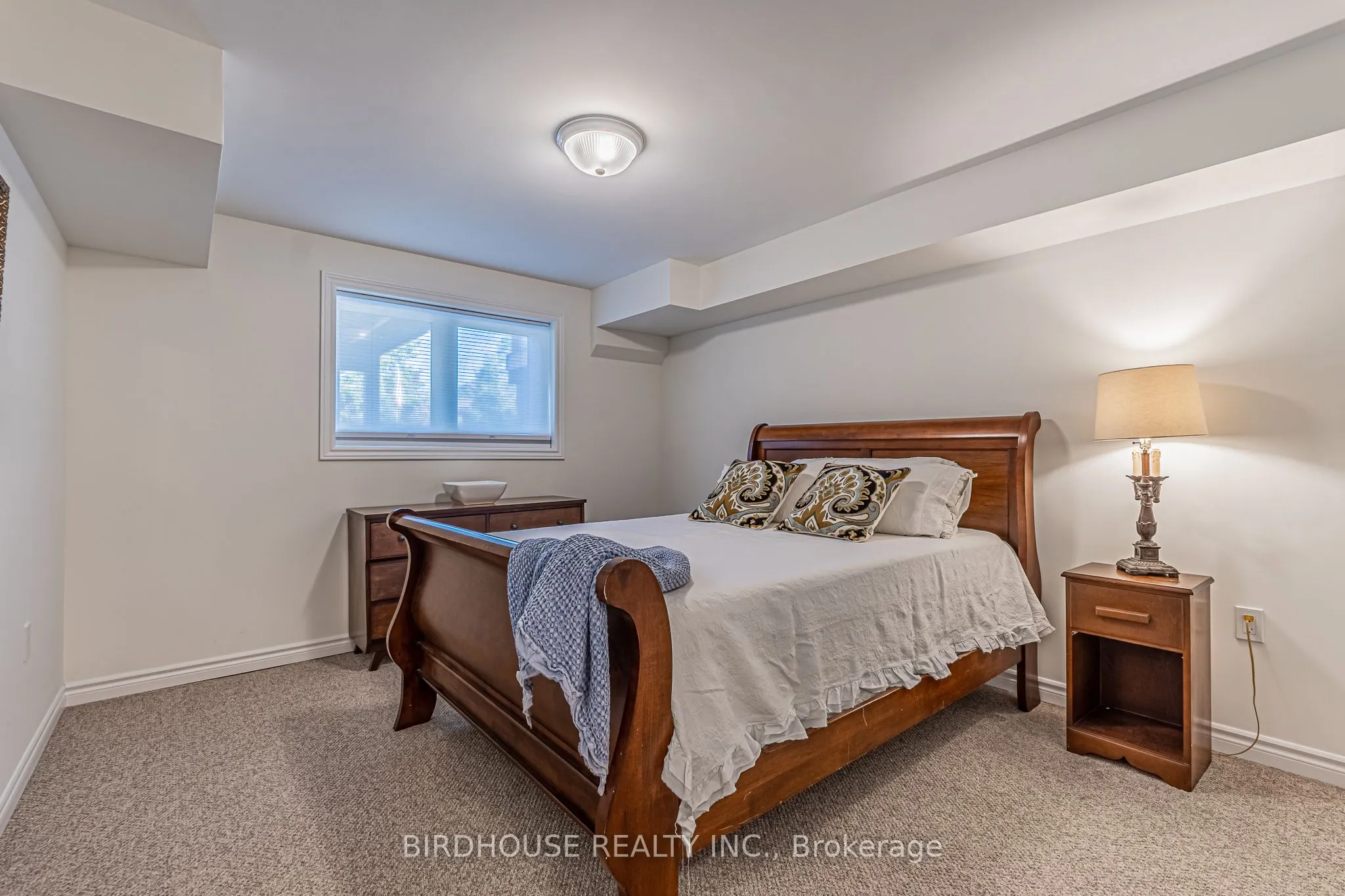 17 Lakewood Crescent, #7