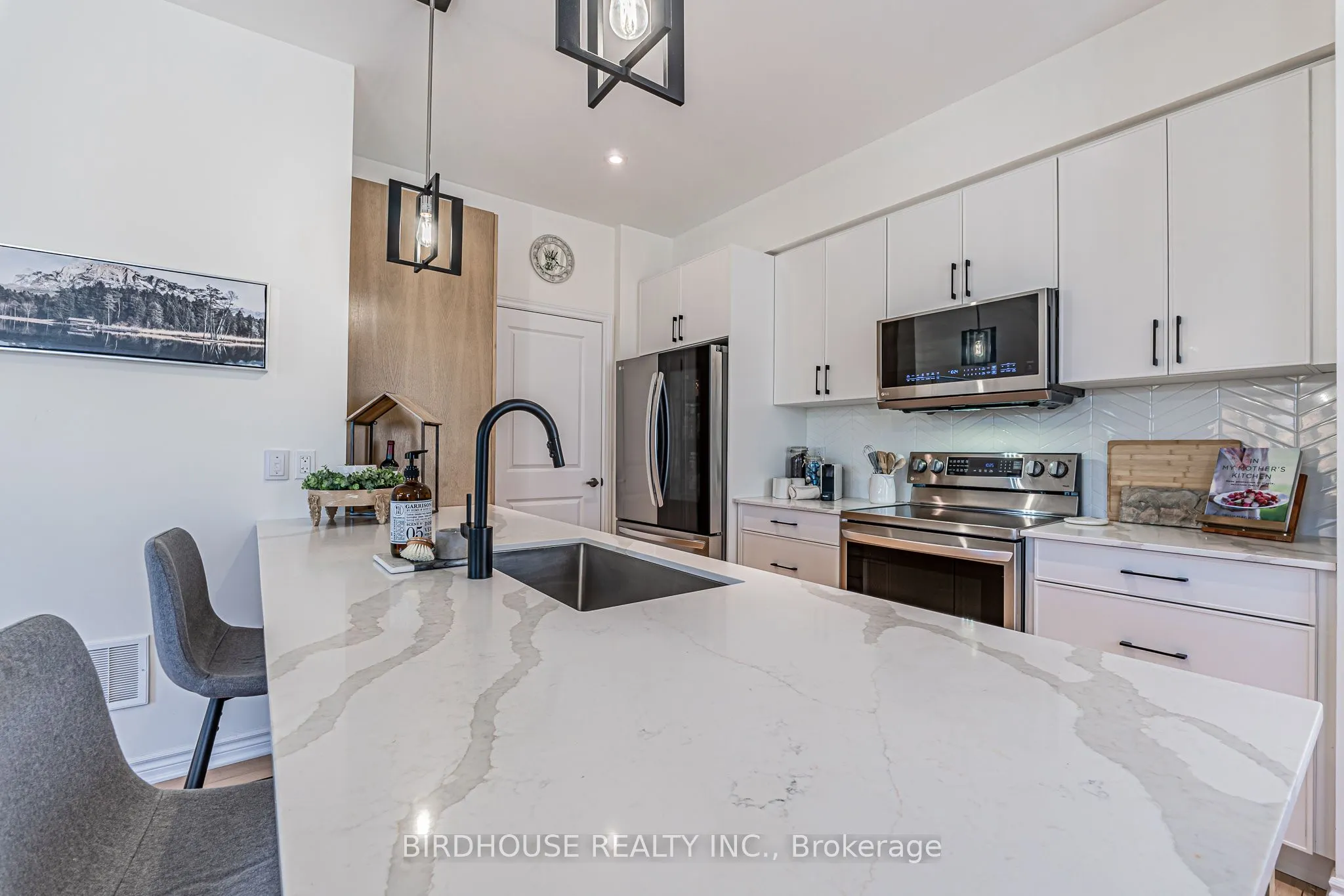17 Lakewood Crescent, #7