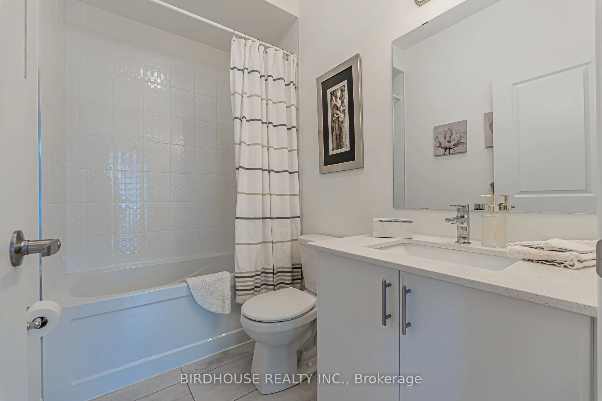 17 Lakewood Crescent, #7