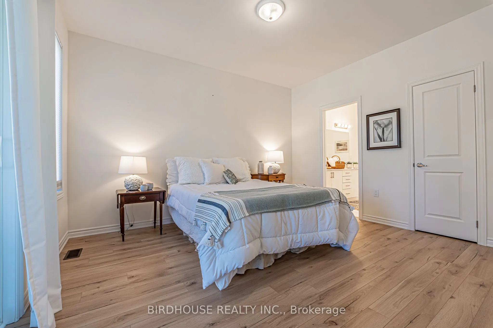 17 Lakewood Crescent, #7