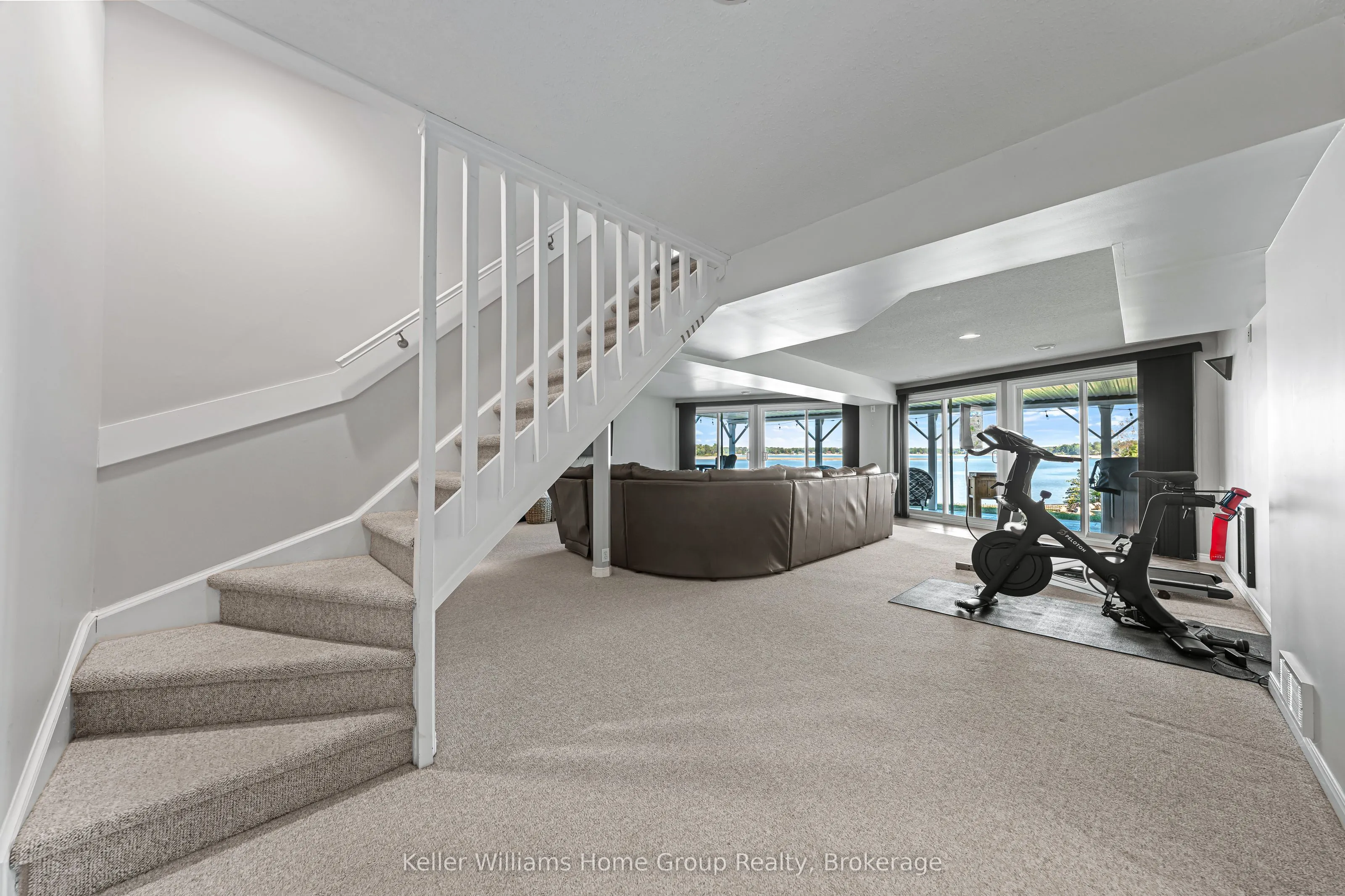 137 RENNIE Boulevard