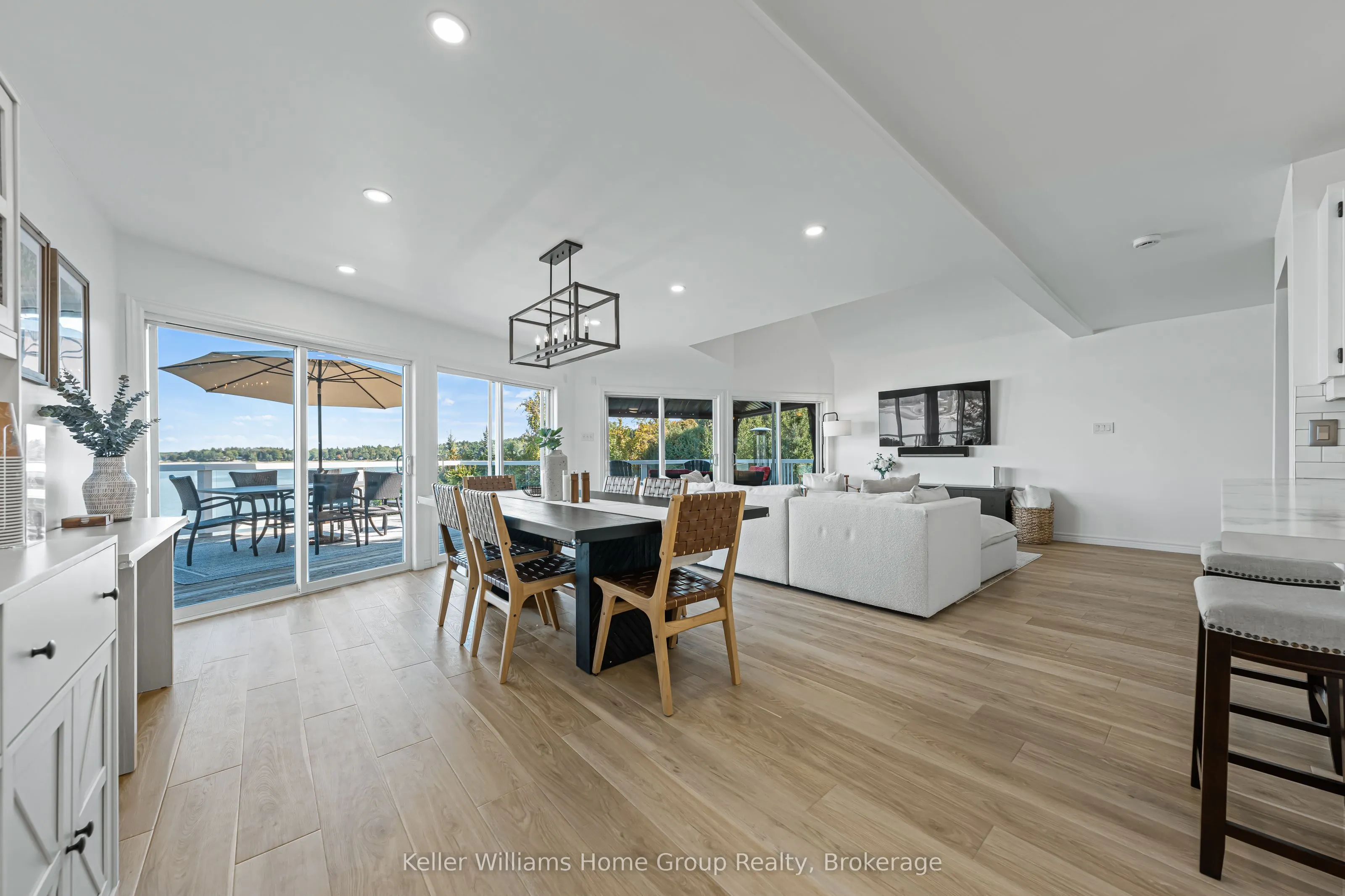 137 RENNIE Boulevard