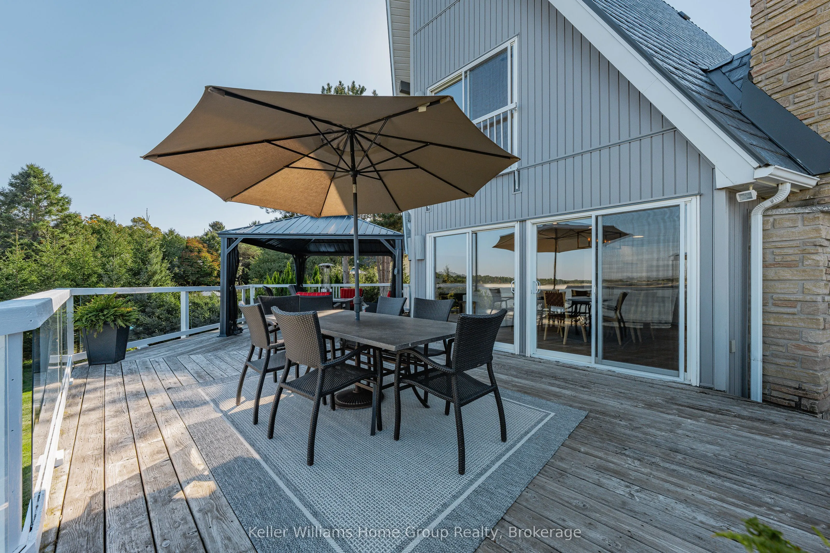 137 RENNIE Boulevard