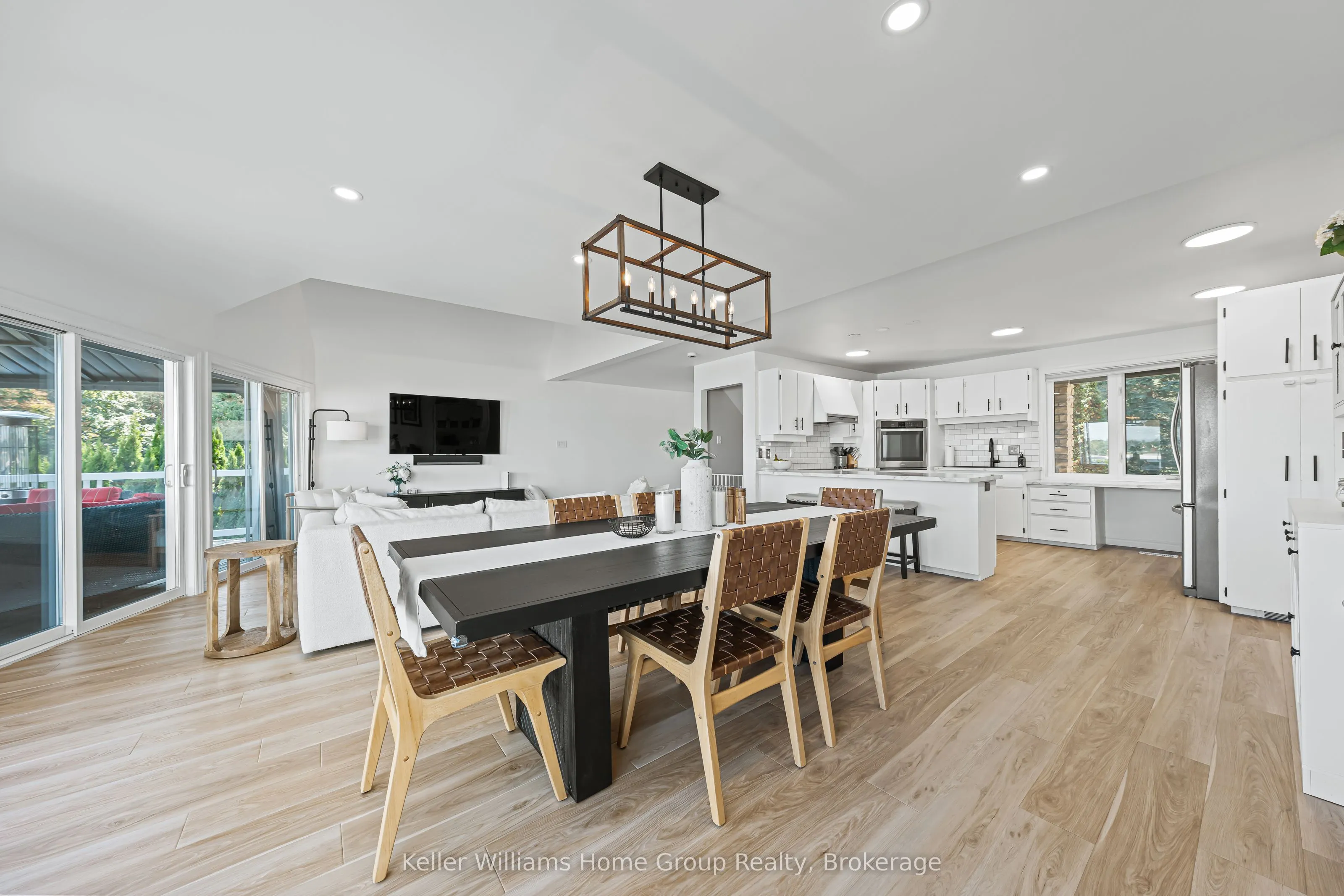 137 RENNIE Boulevard