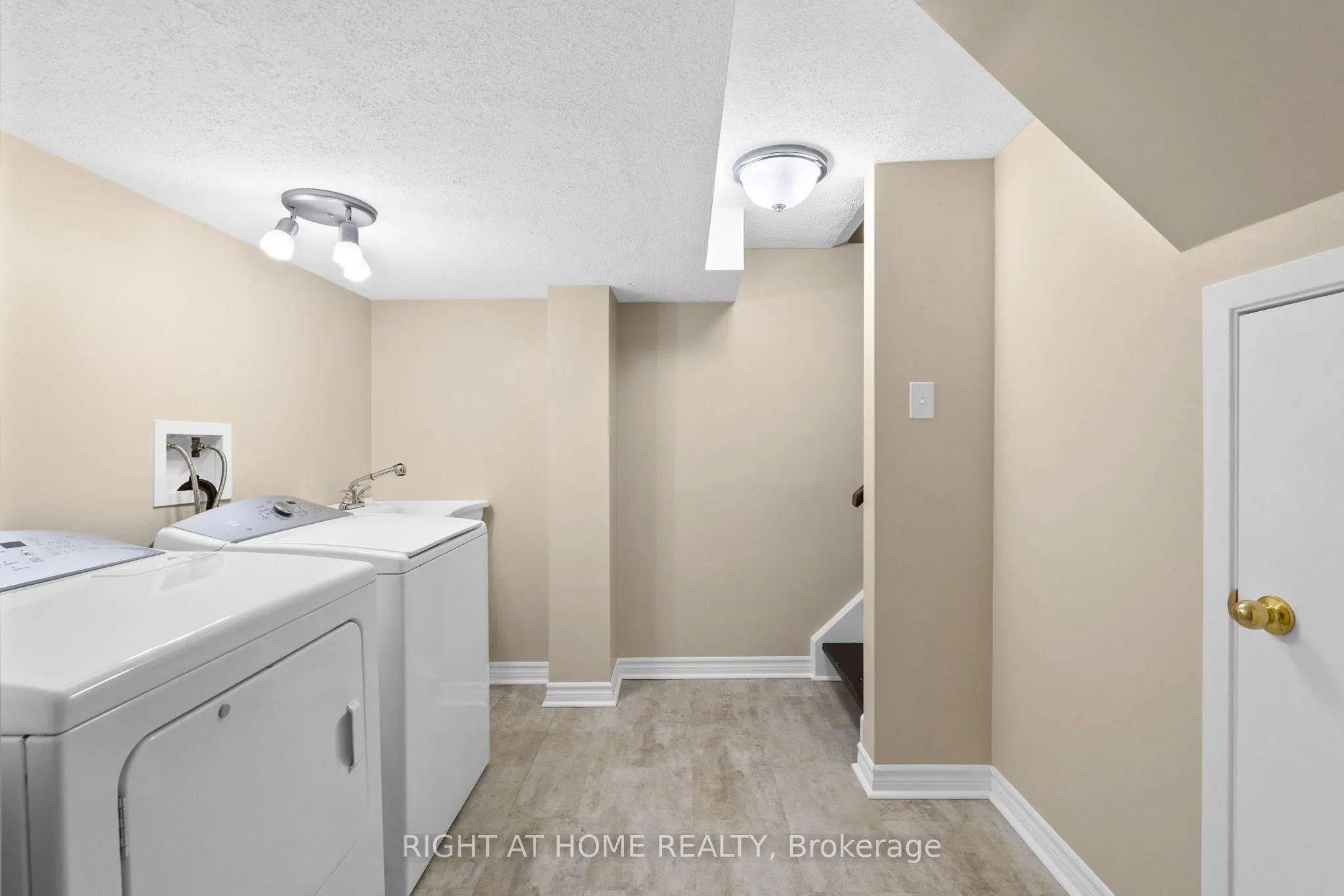 235 THISTLEDOWN Court, #29