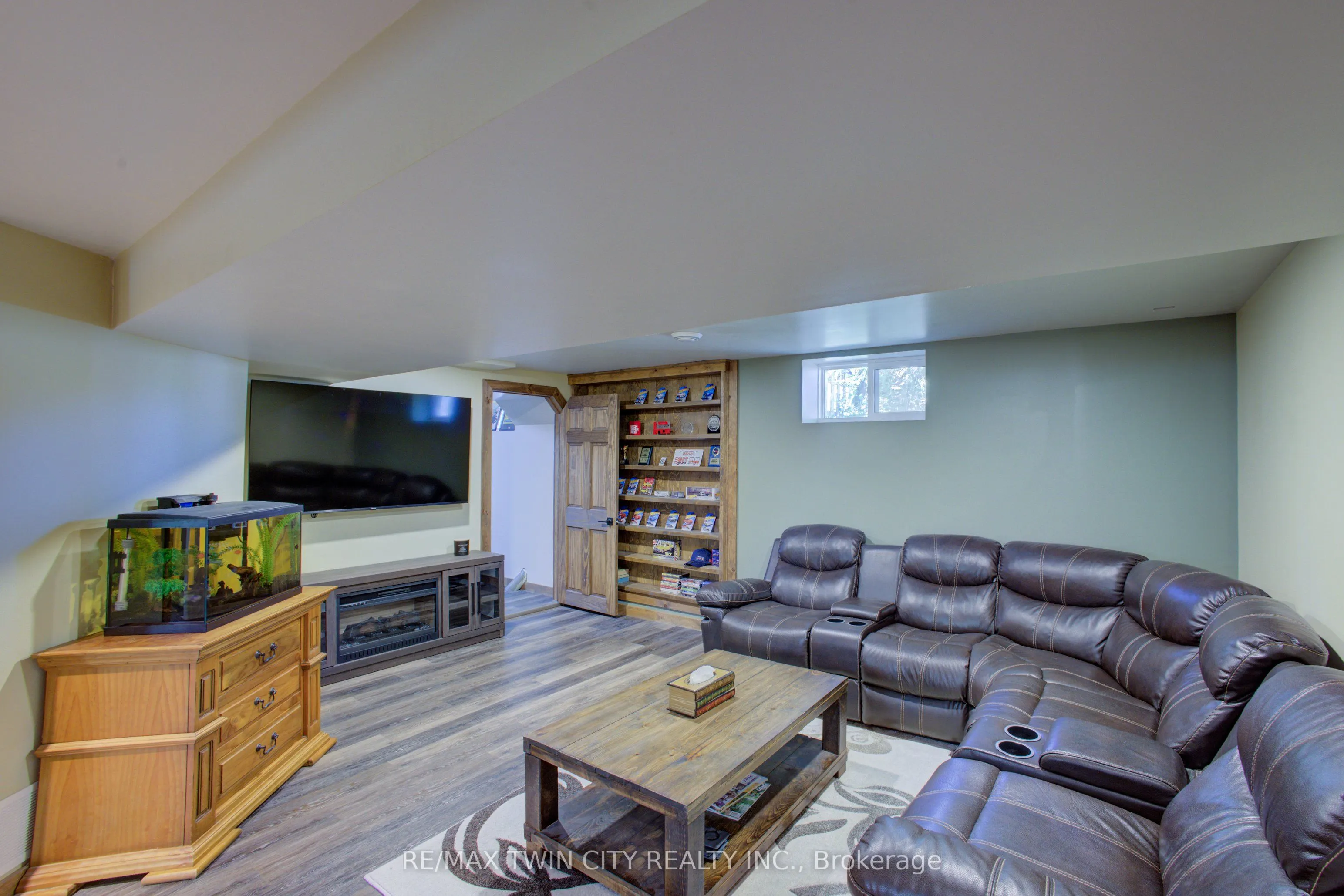 141 Goderich Street W