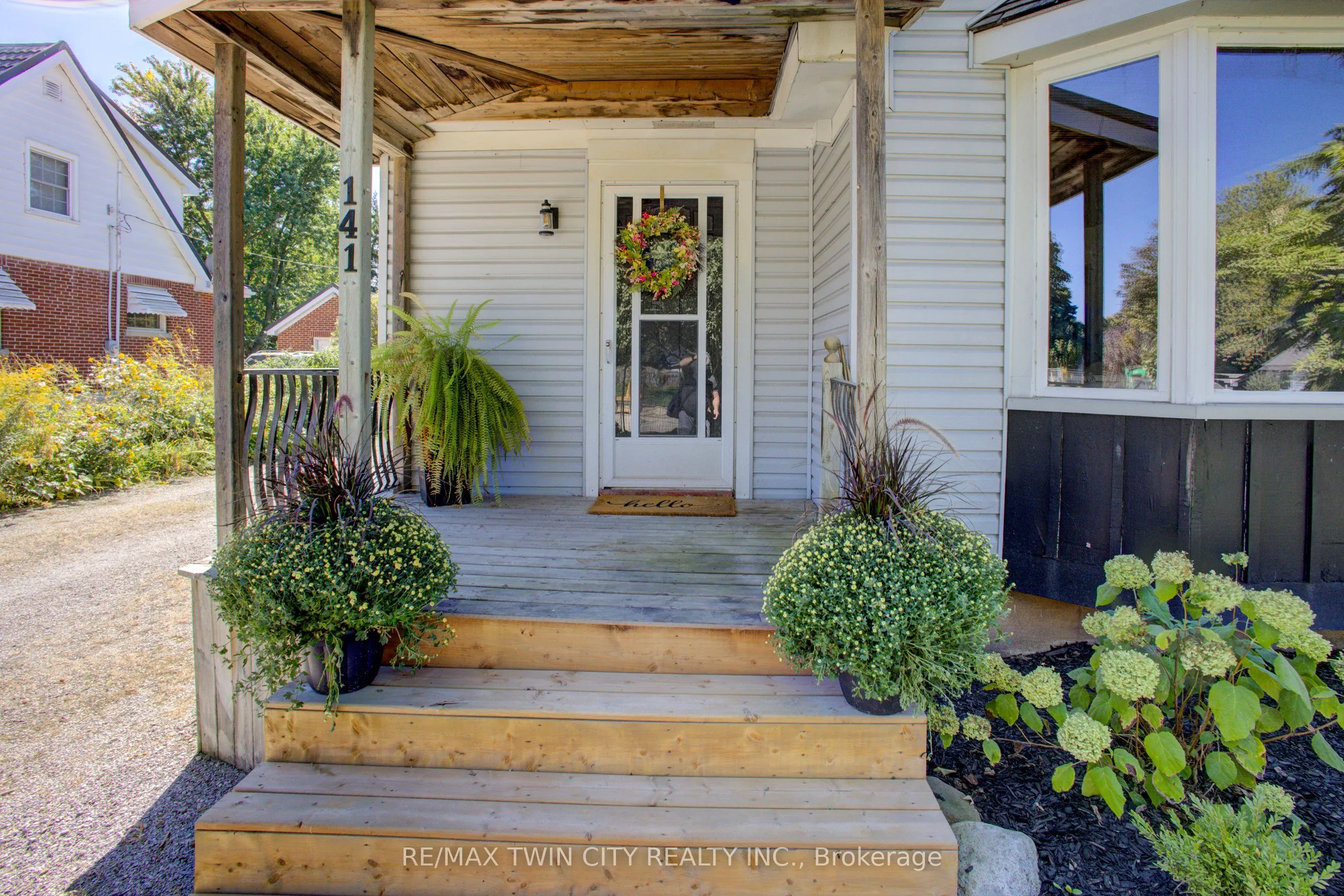 141 Goderich Street W
