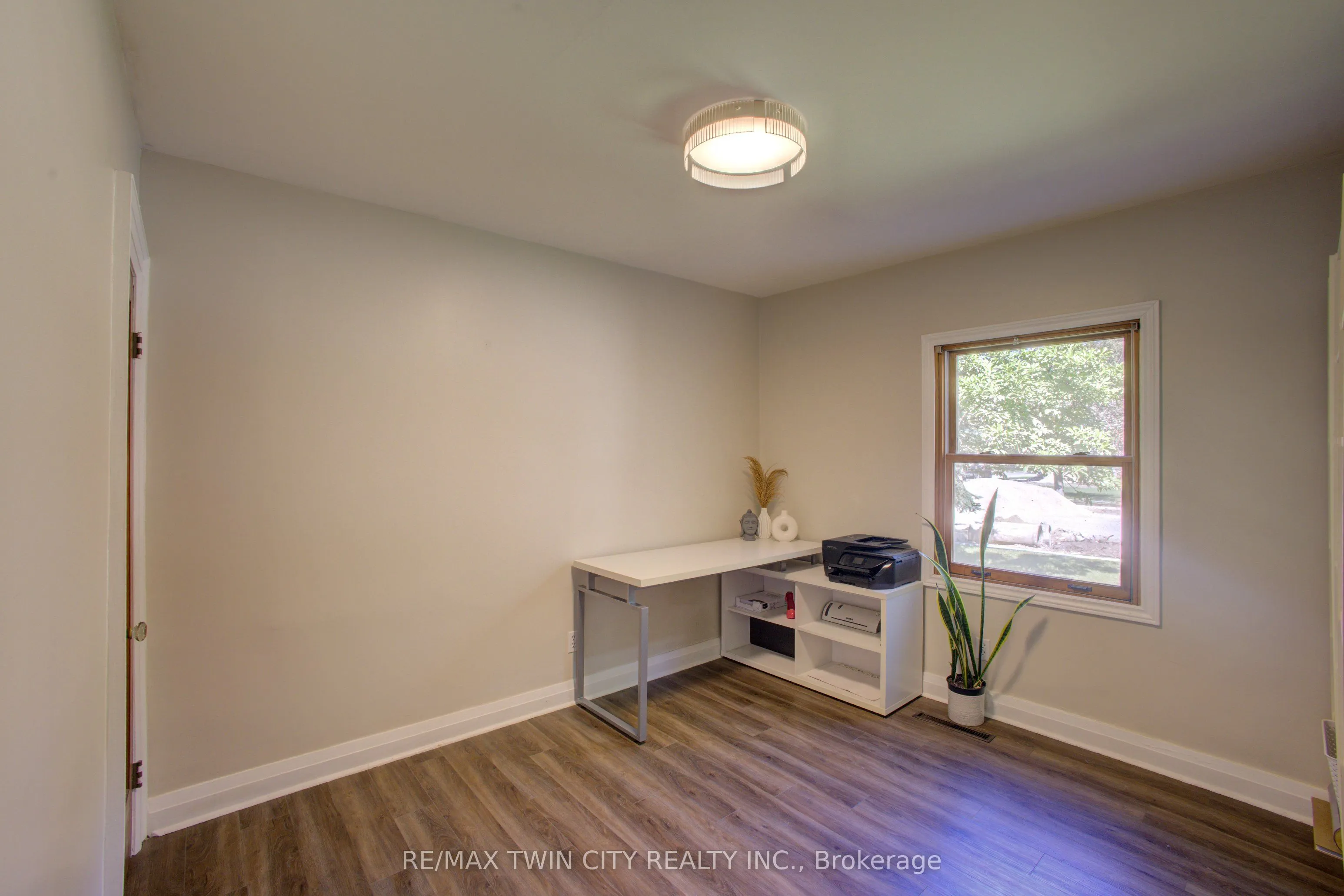 141 Goderich Street W