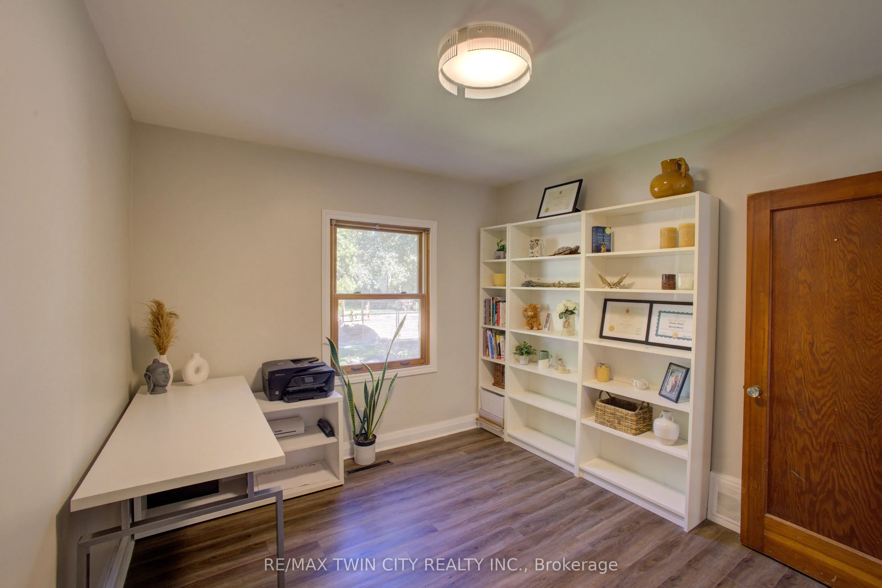 141 Goderich Street W