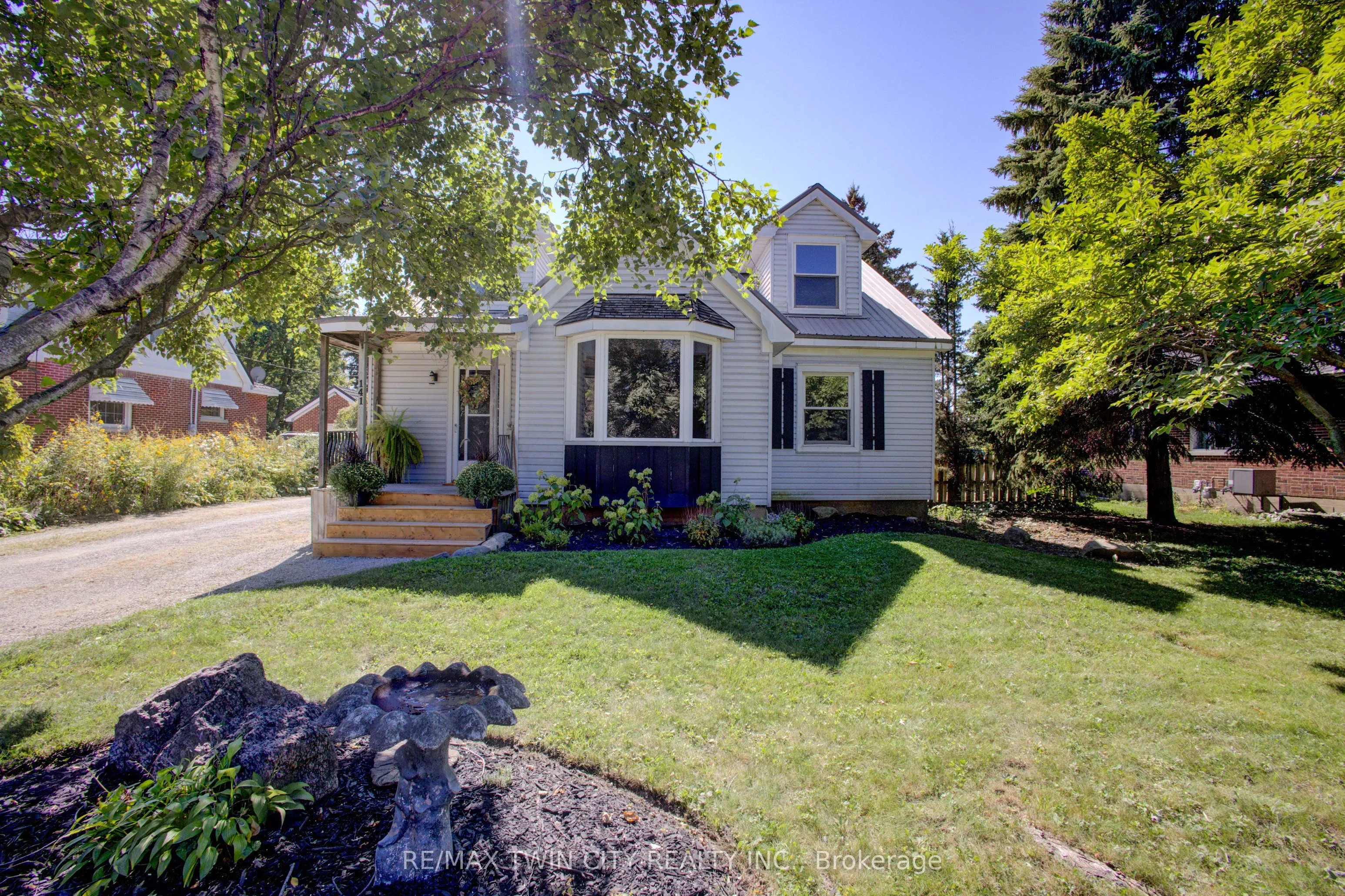 141 Goderich Street W