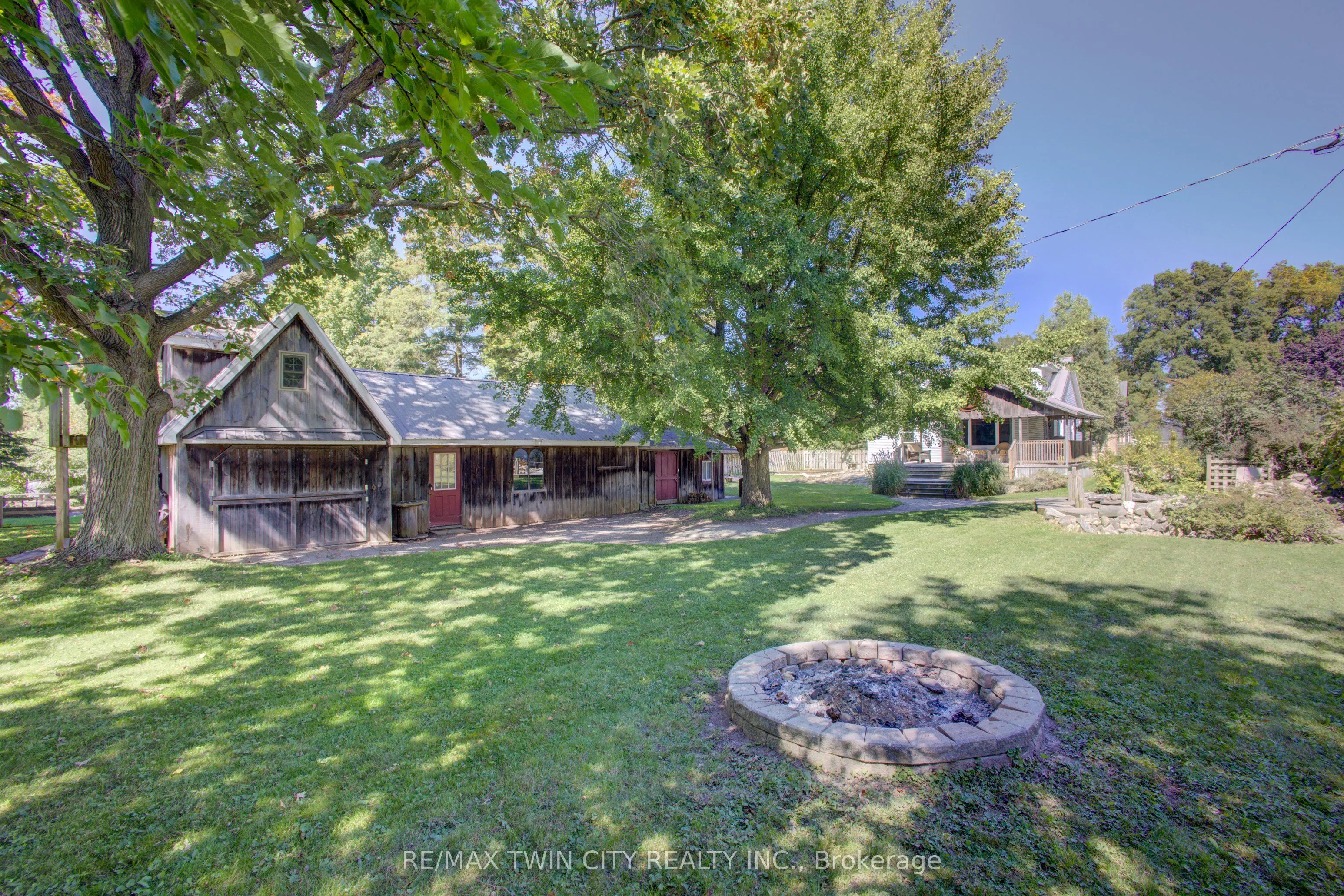 141 Goderich Street W