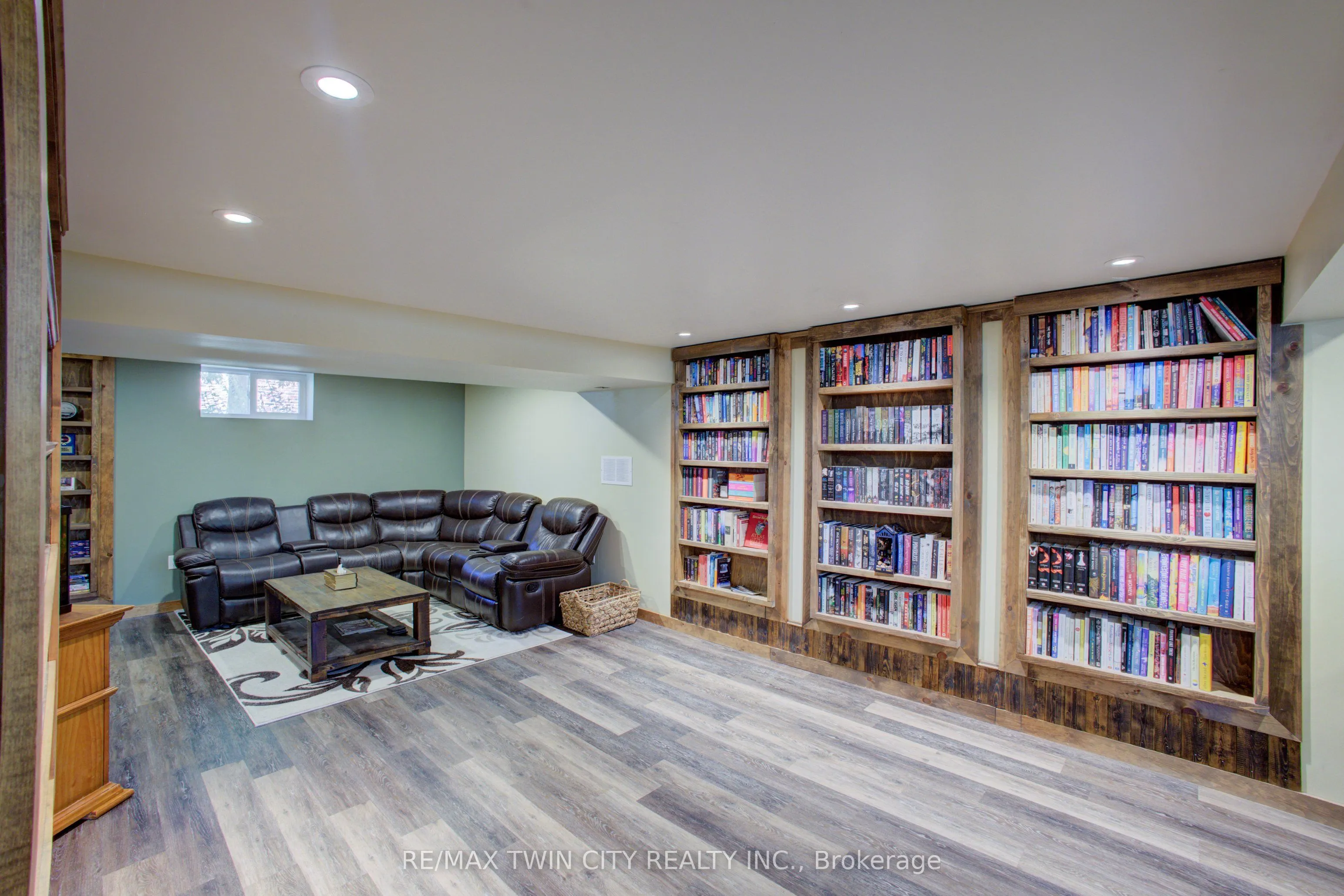 141 Goderich Street W
