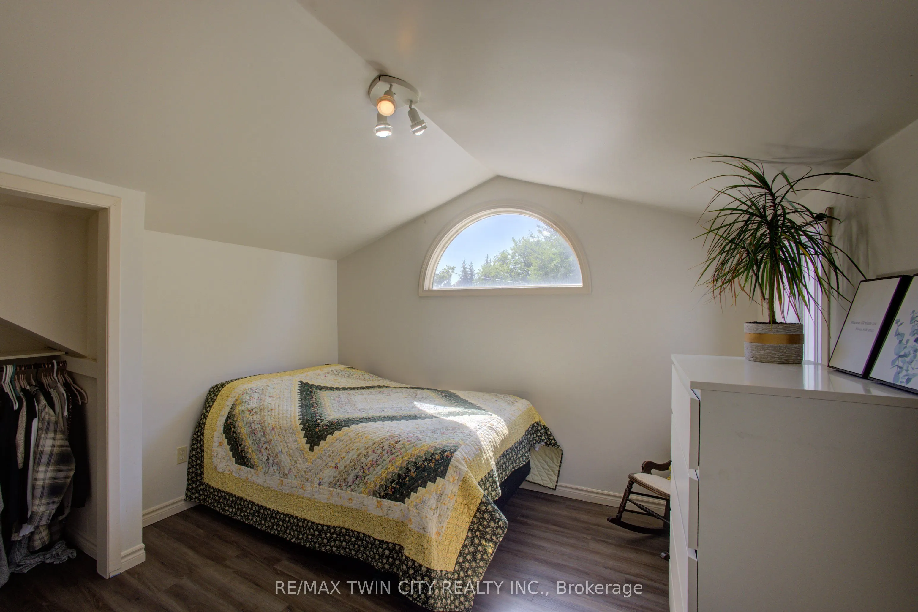 141 Goderich Street W
