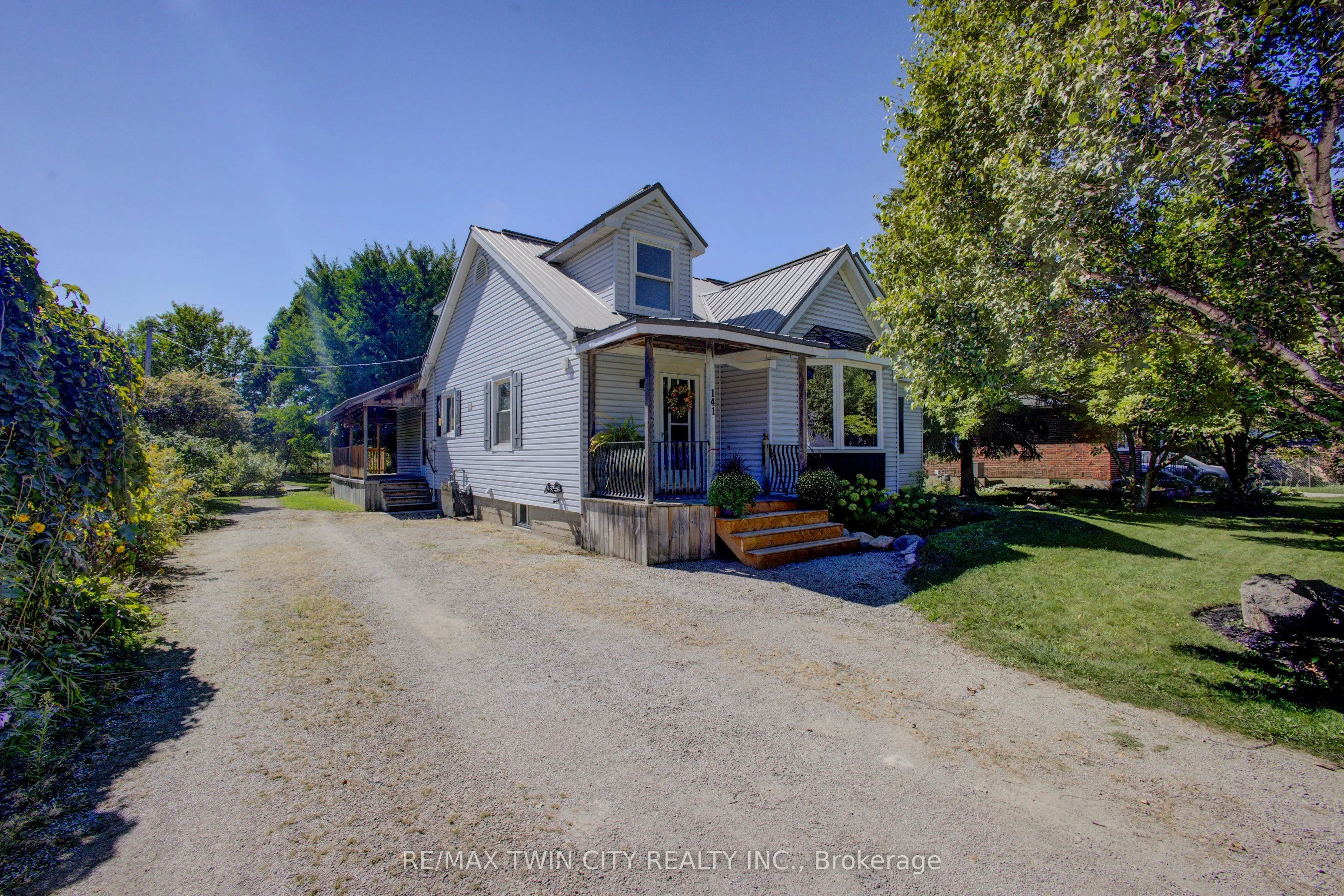 141 Goderich Street W