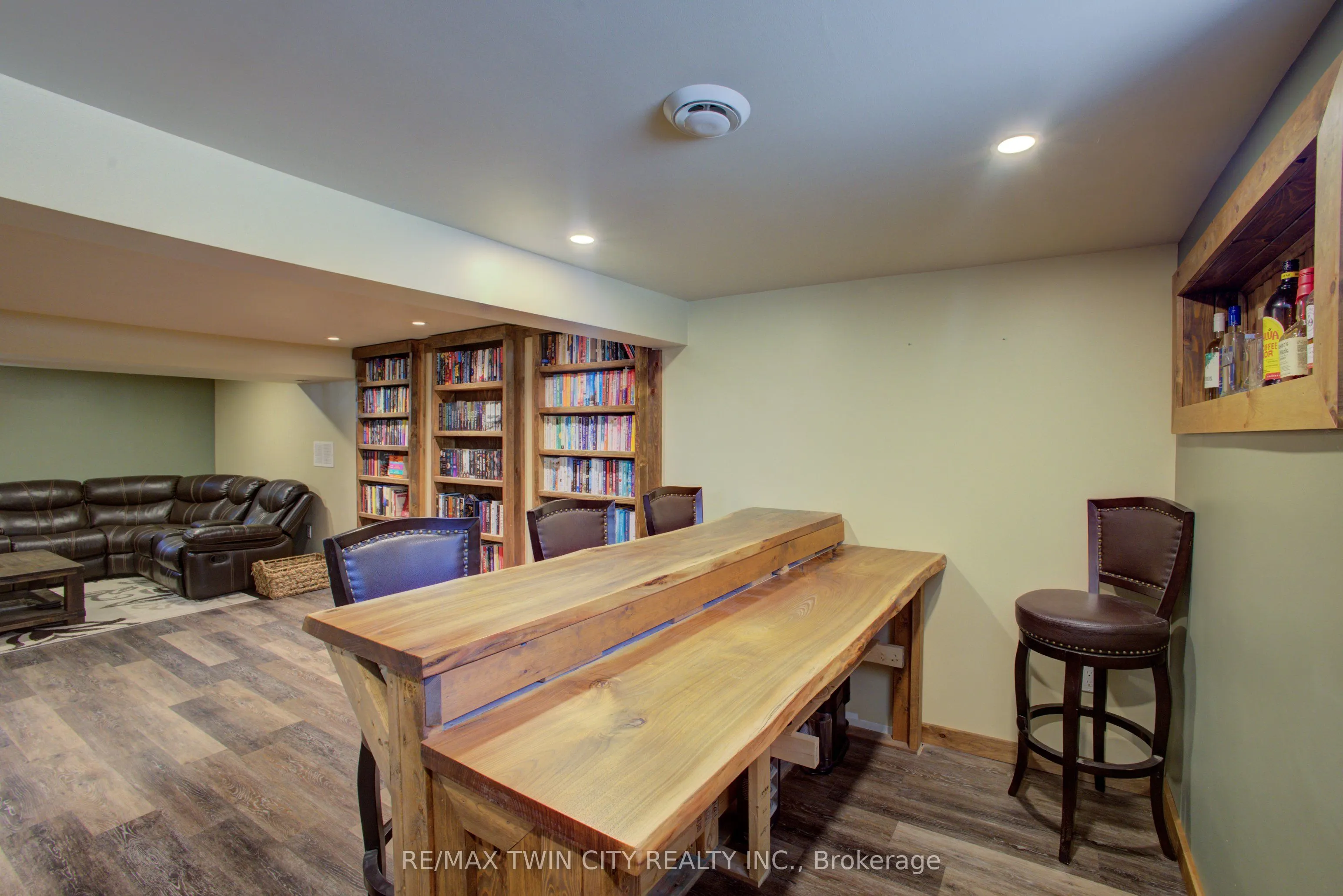 141 Goderich Street W