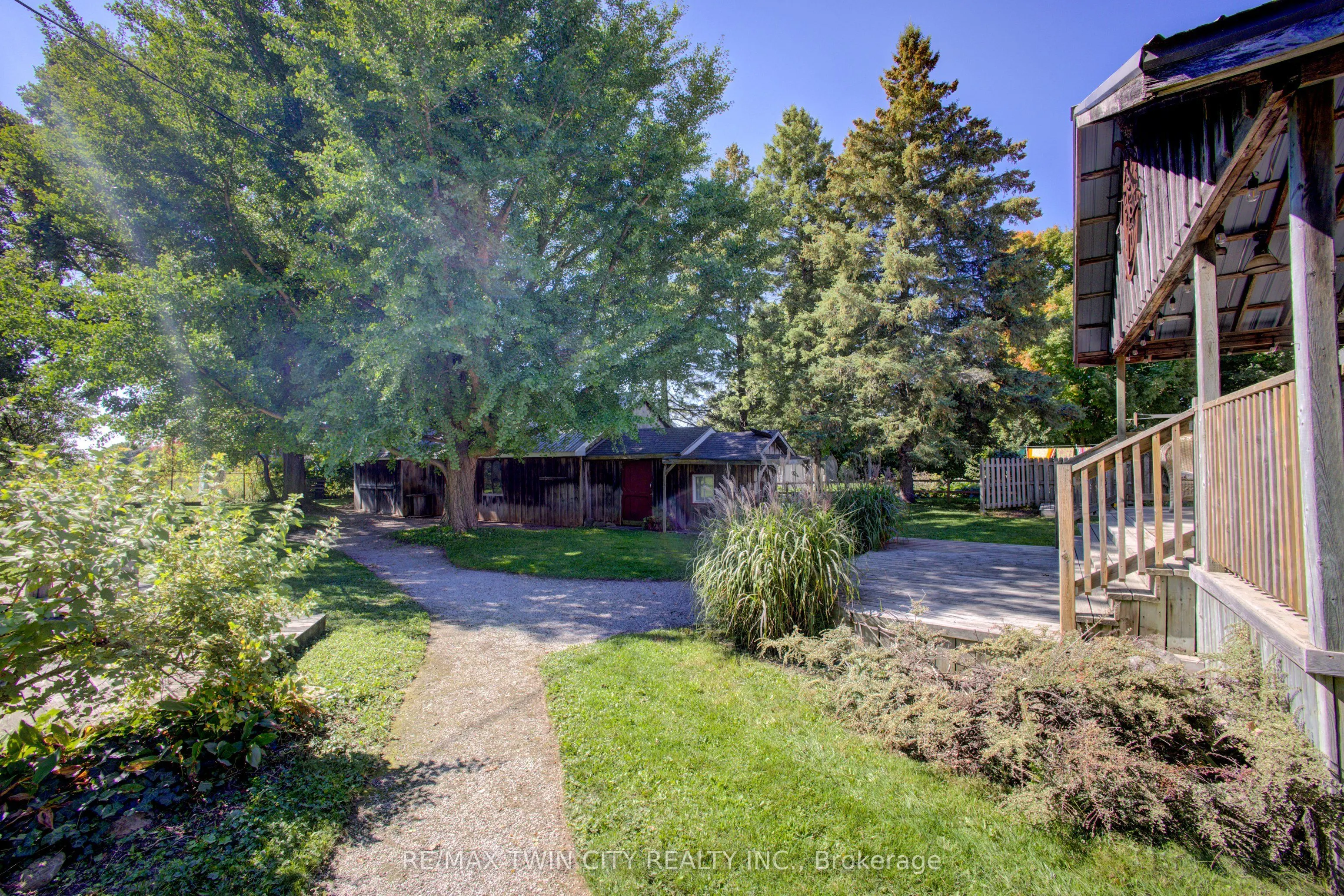 141 Goderich Street W
