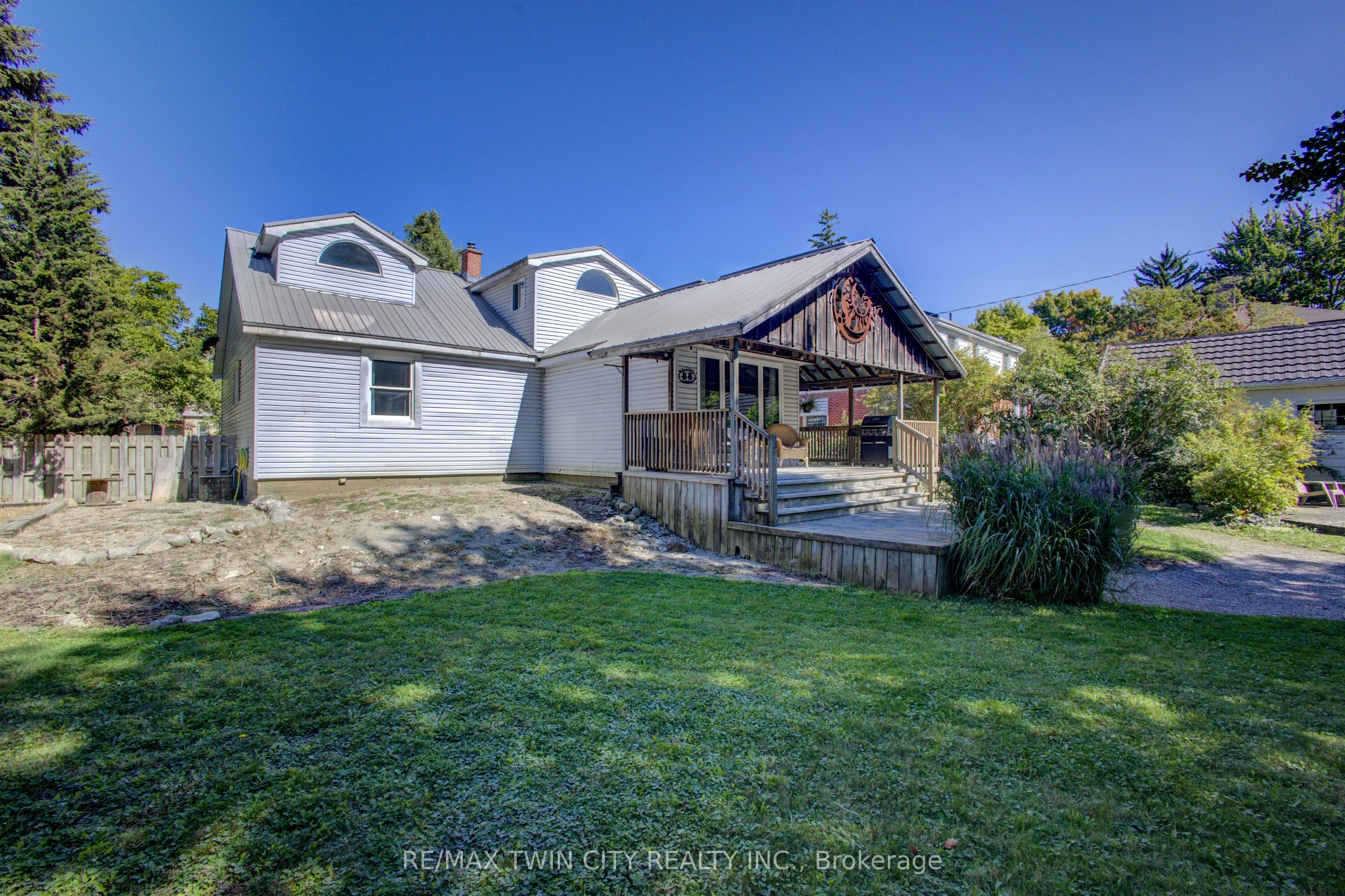 141 Goderich Street W