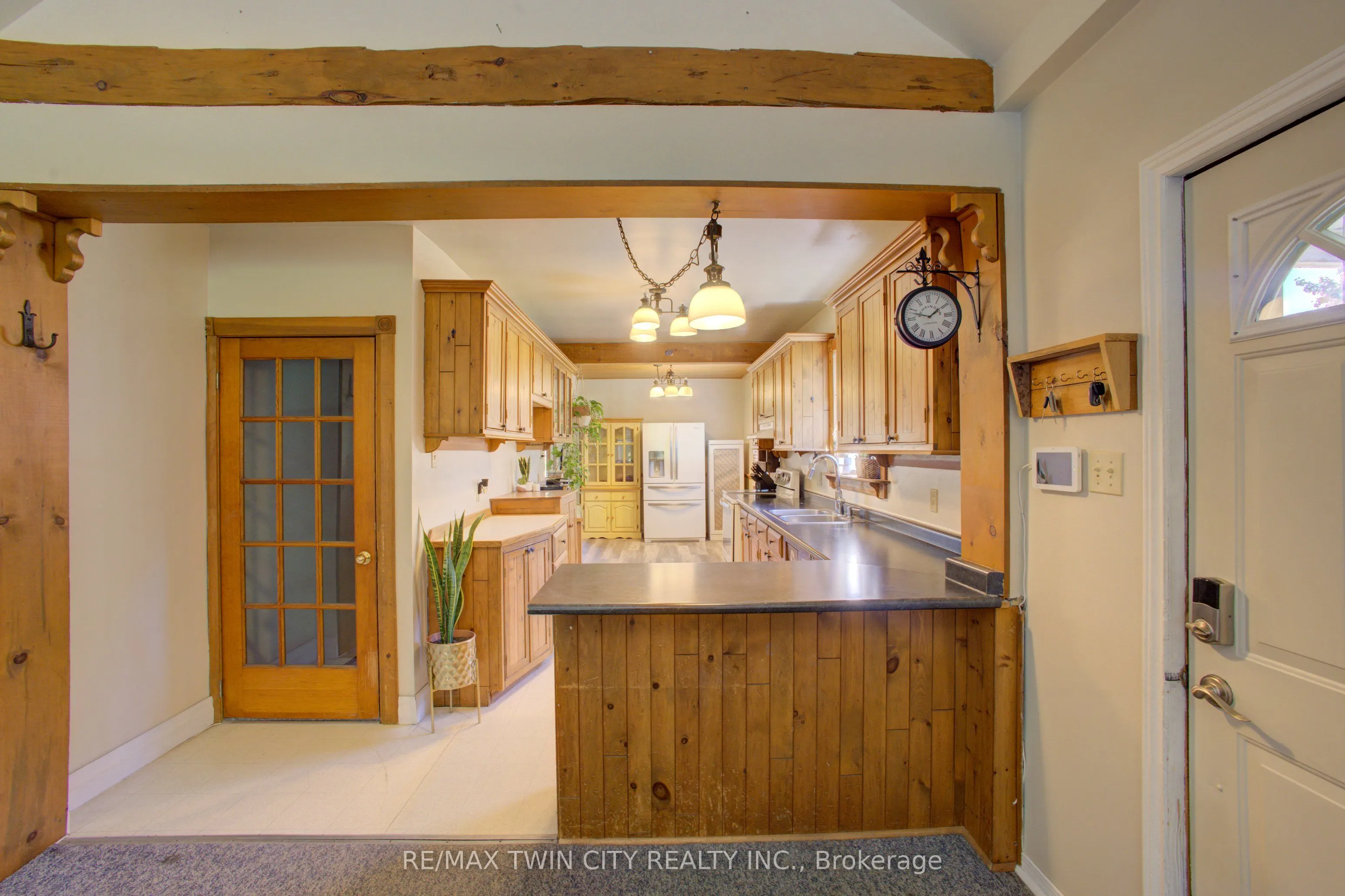 141 Goderich Street W