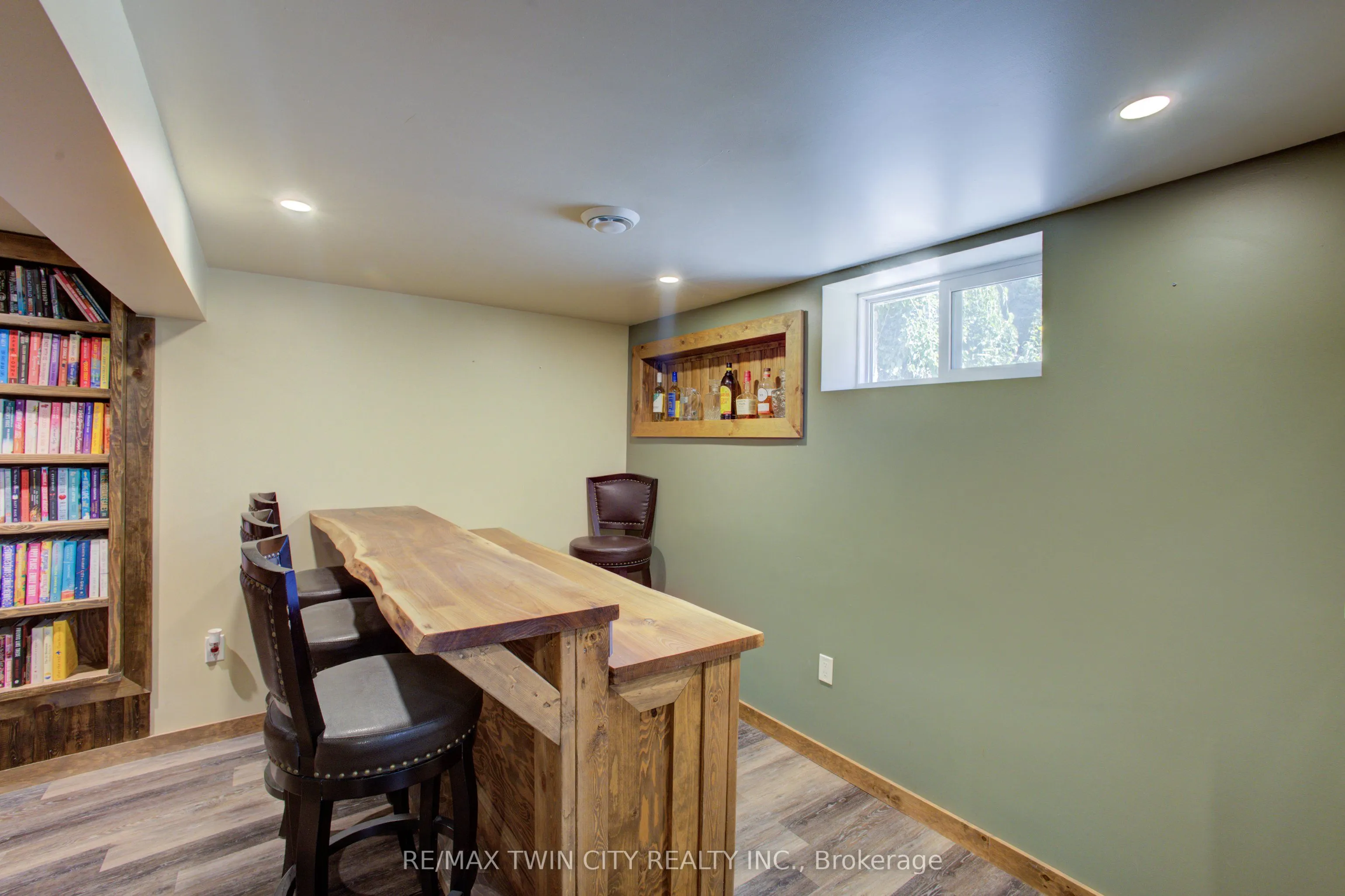 141 Goderich Street W