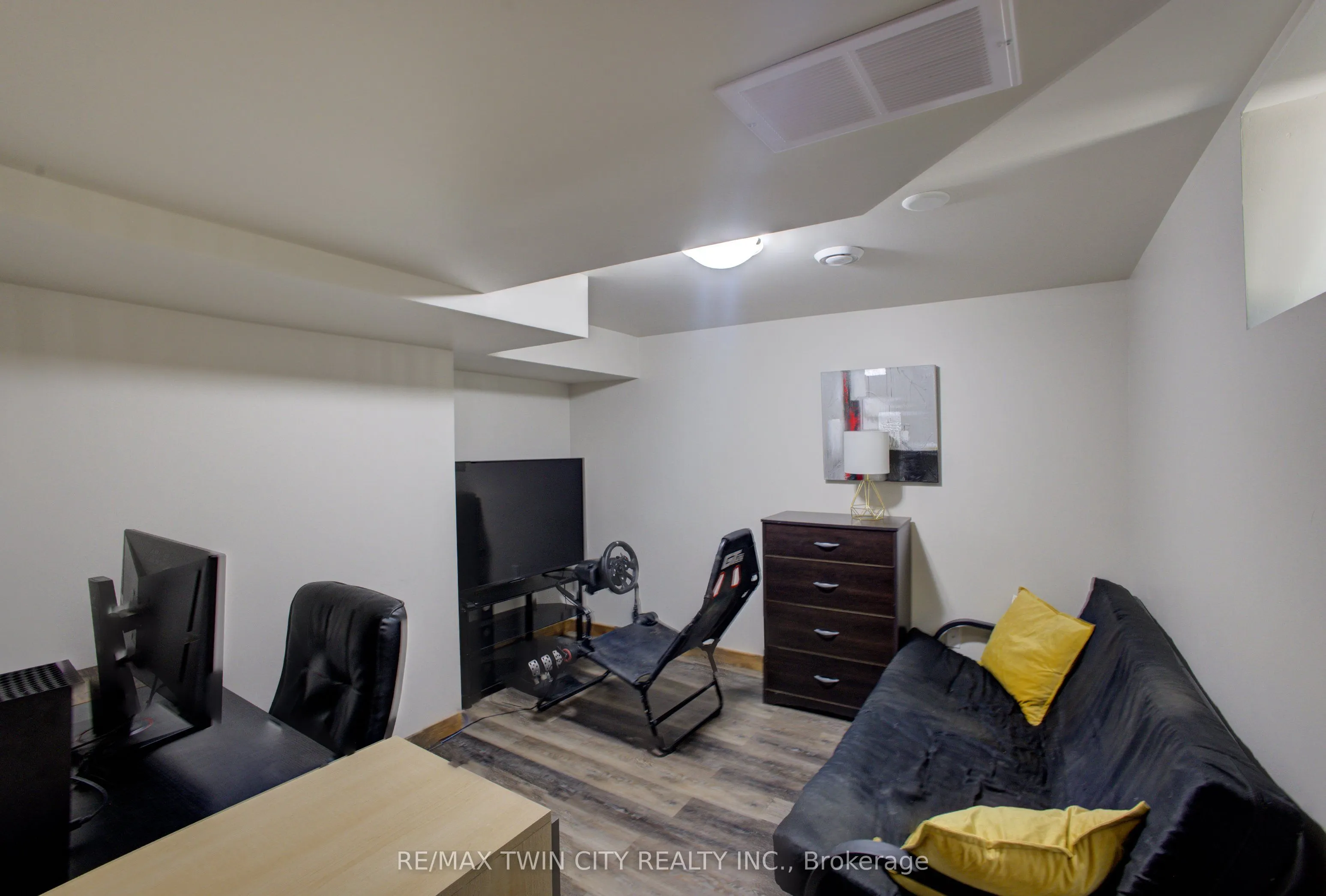 141 Goderich Street W