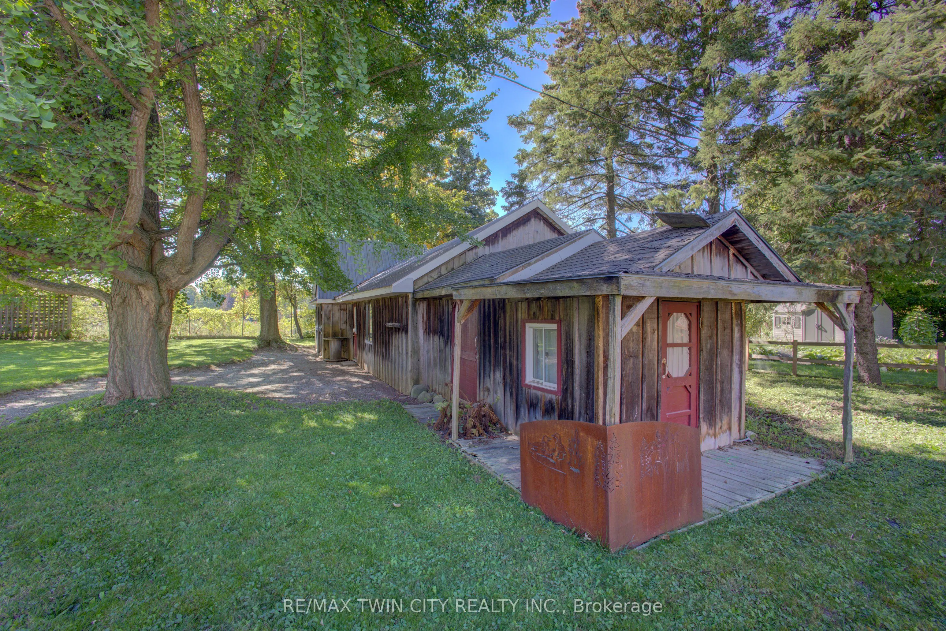 141 Goderich Street W