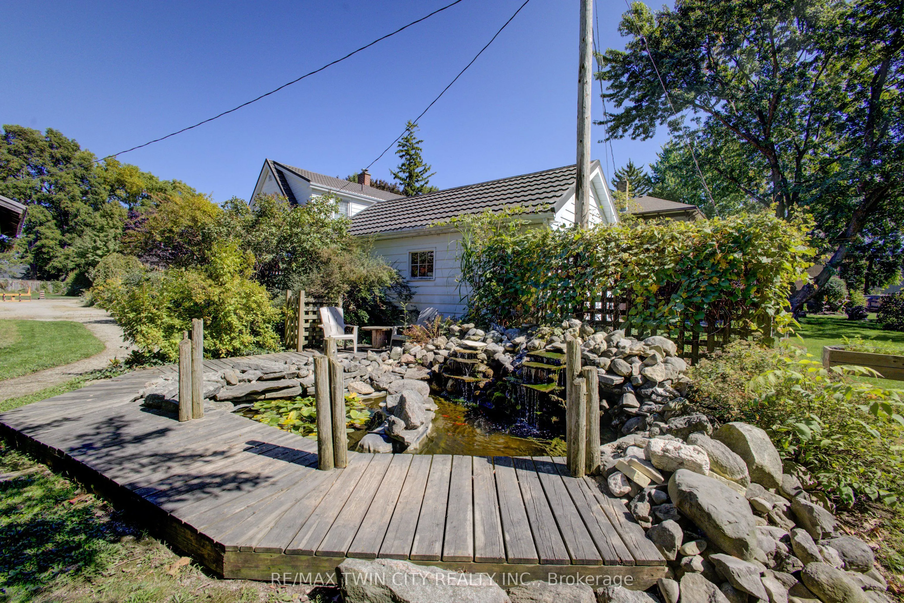 141 Goderich Street W