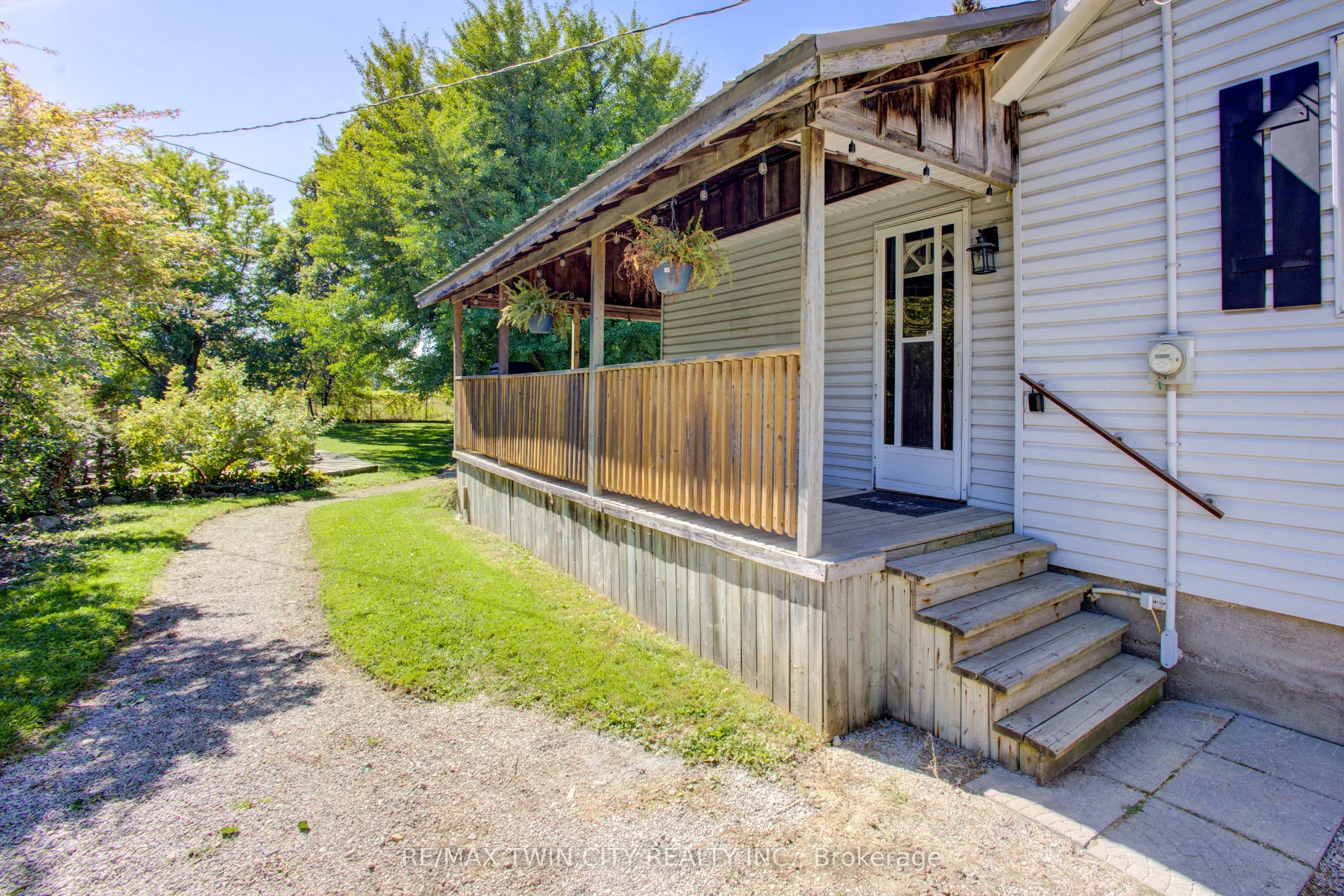 141 Goderich Street W