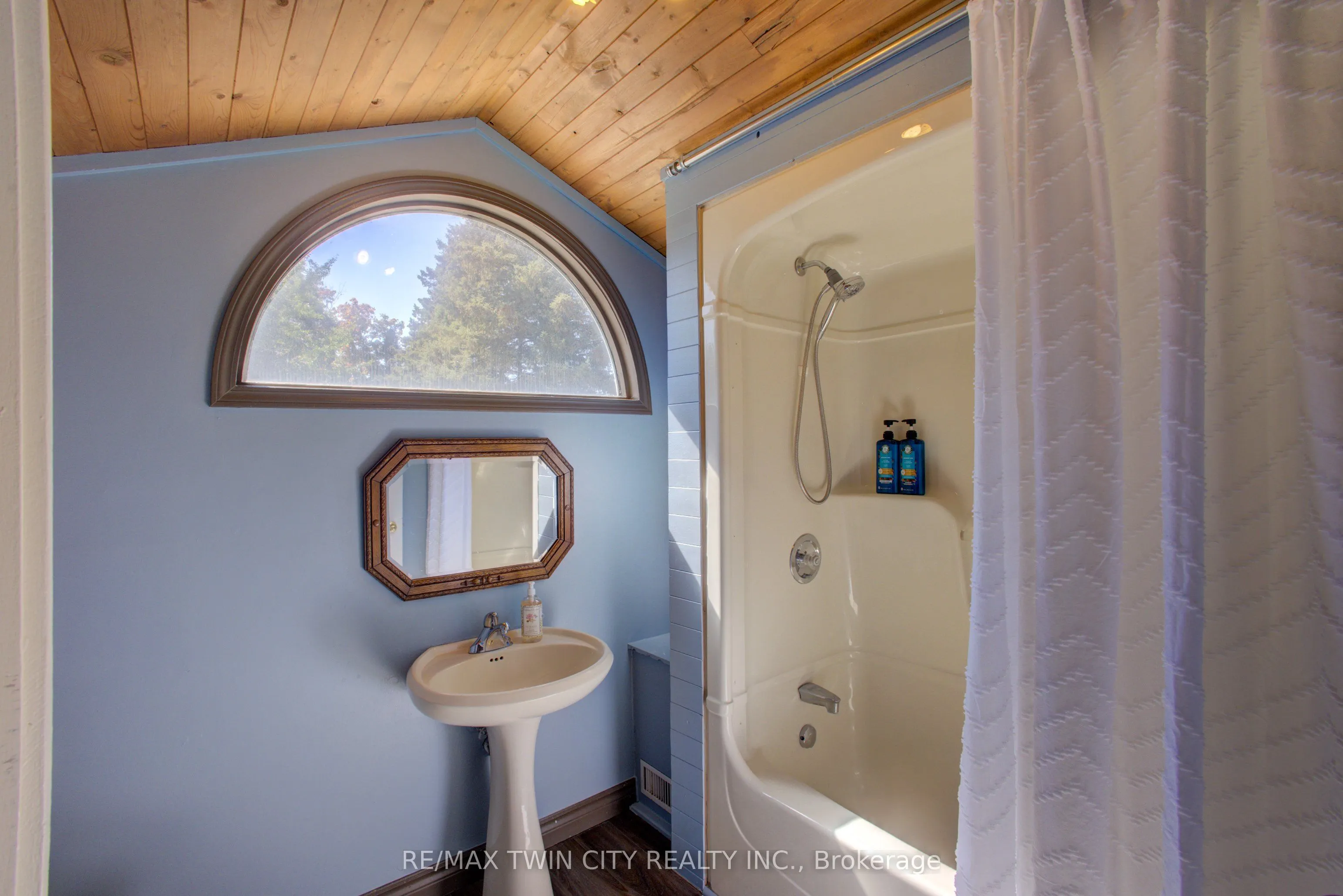 141 Goderich Street W