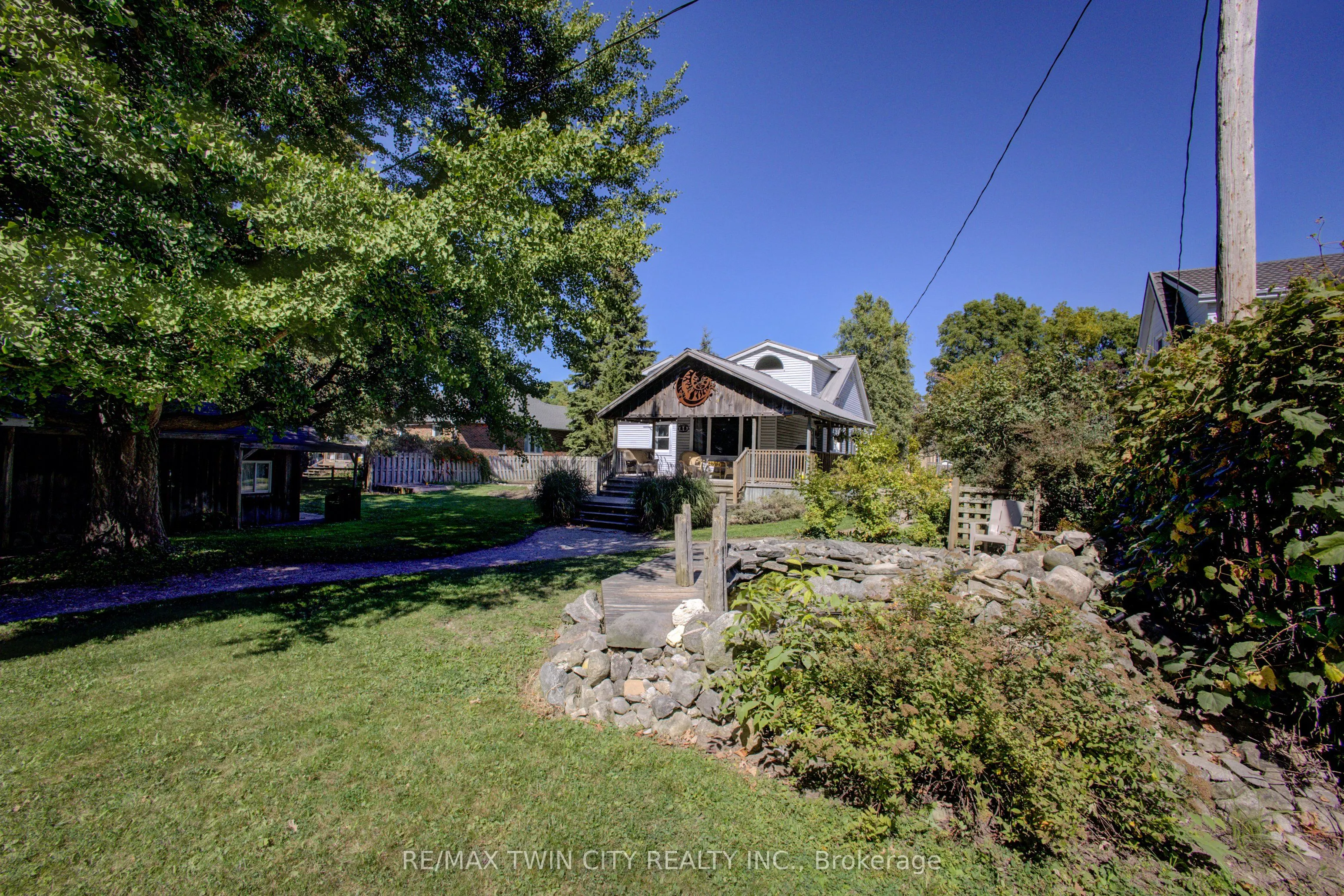141 Goderich Street W